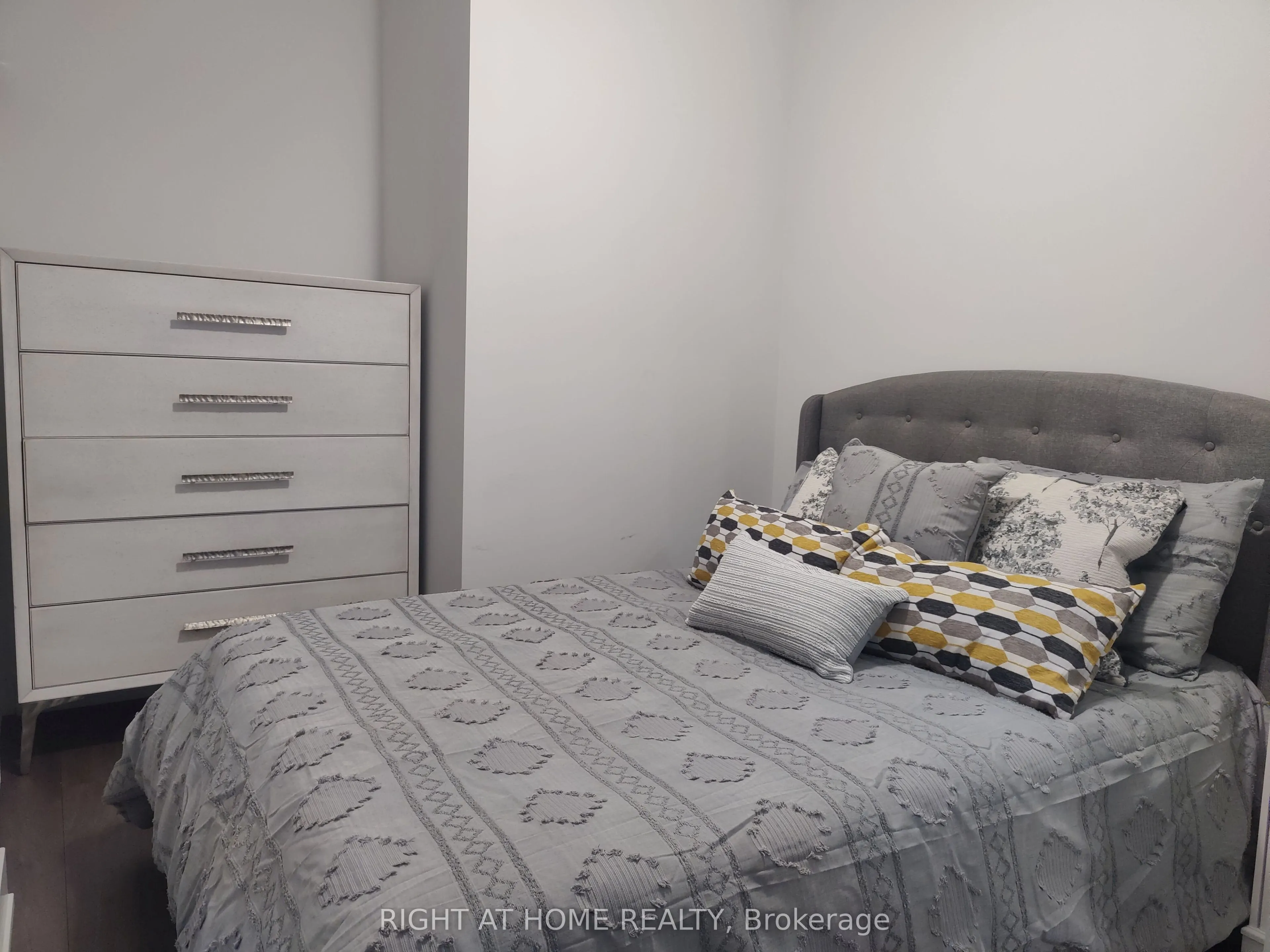 2550 Simcoe Street N #2214