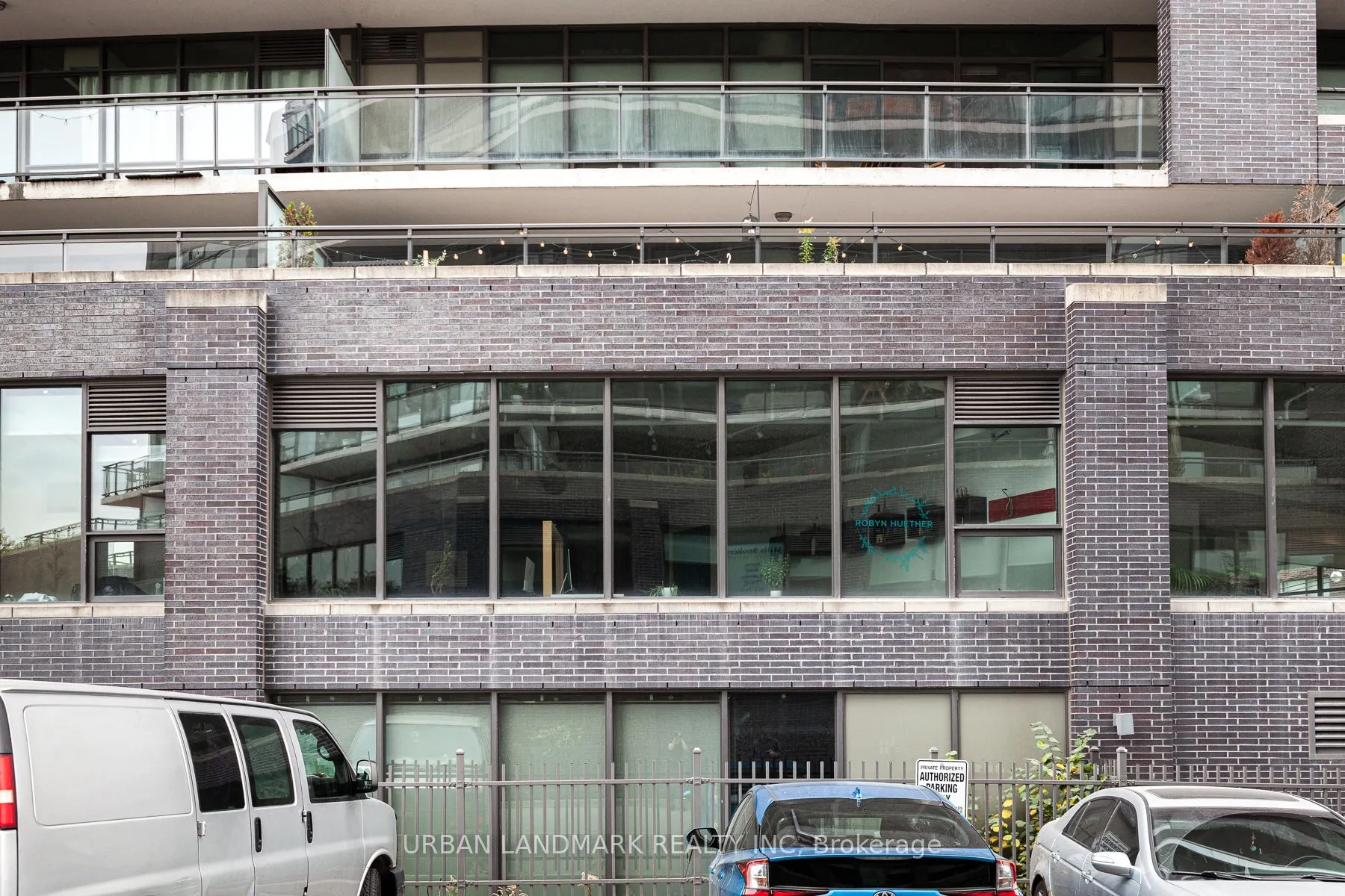 321 Carlaw Avenue #206