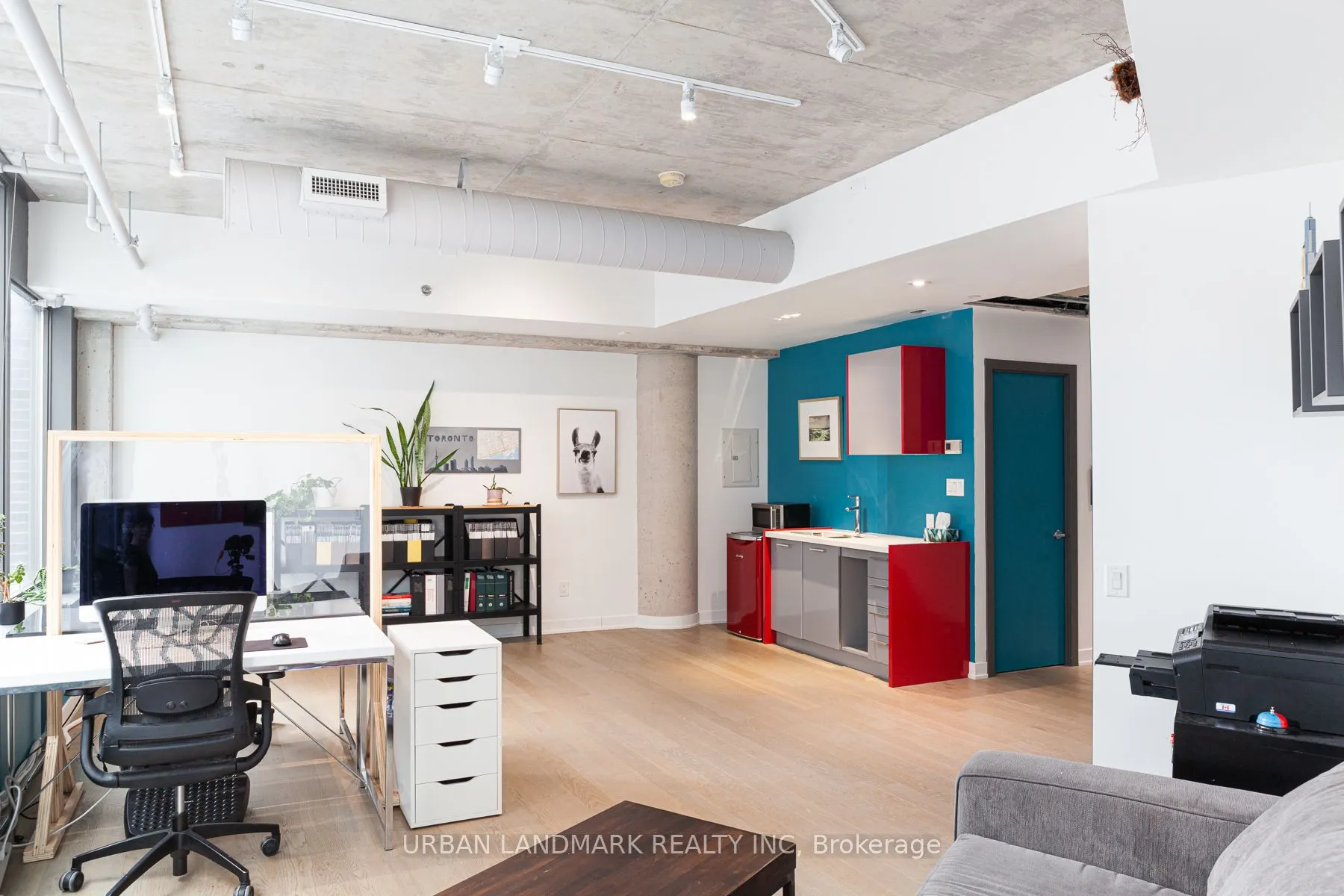 321 Carlaw Avenue #206
