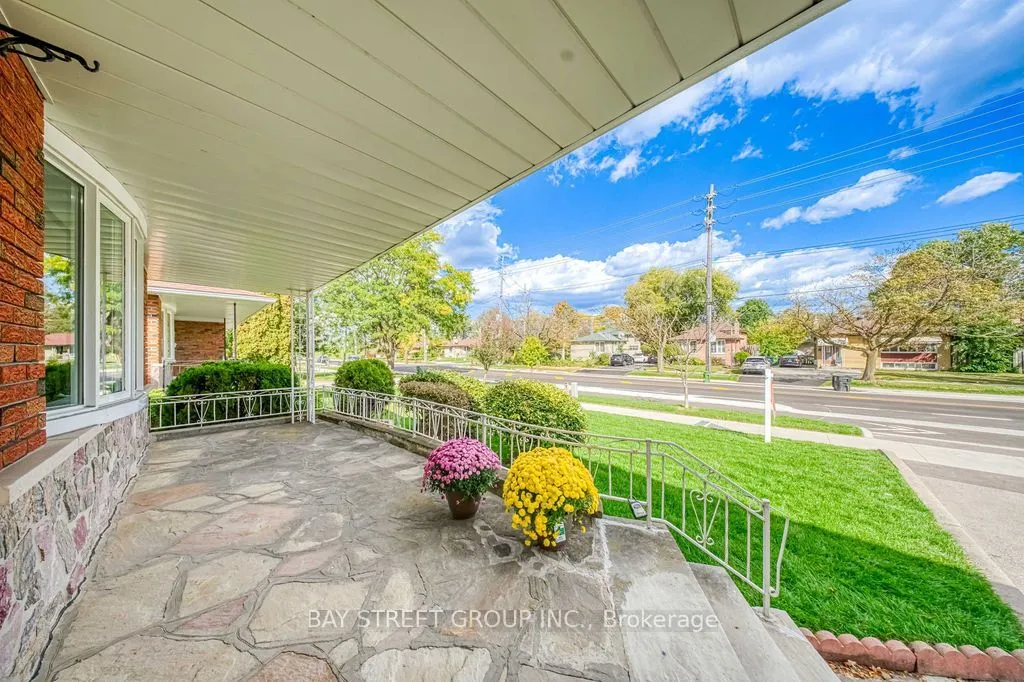 936 Scarborough Golf Clu Road