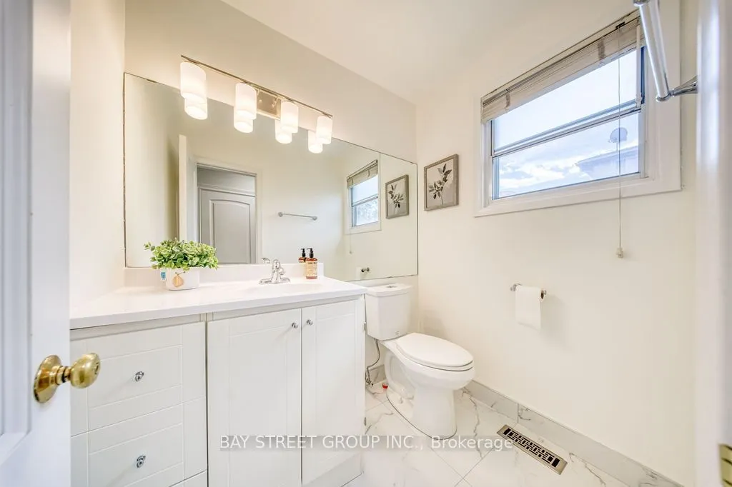 936 Scarborough Golf Clu Road
