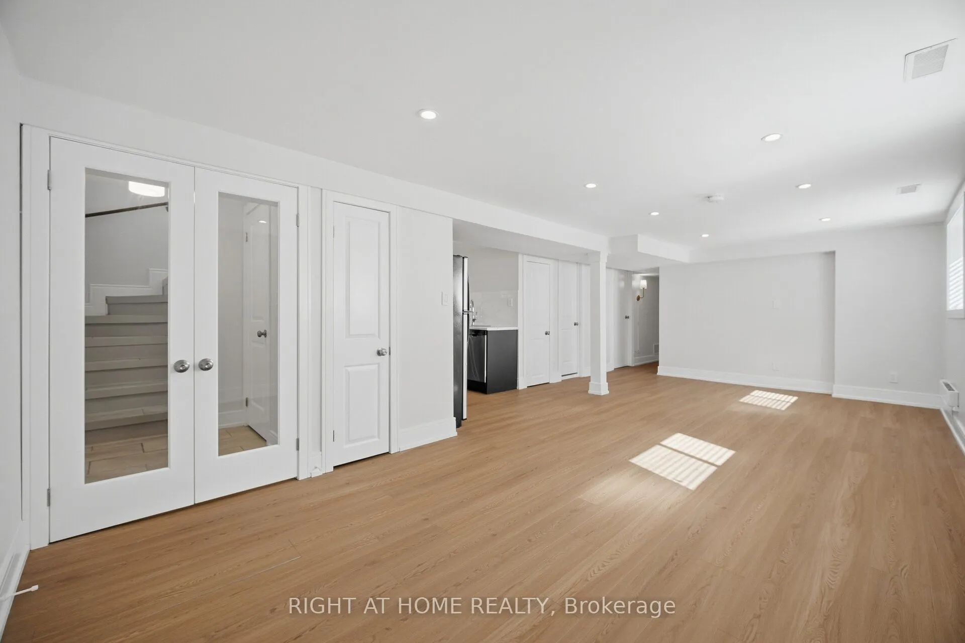 643 Perry Crescent
