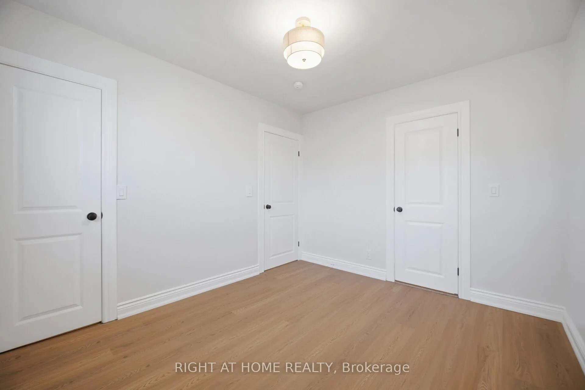 643 Perry Crescent