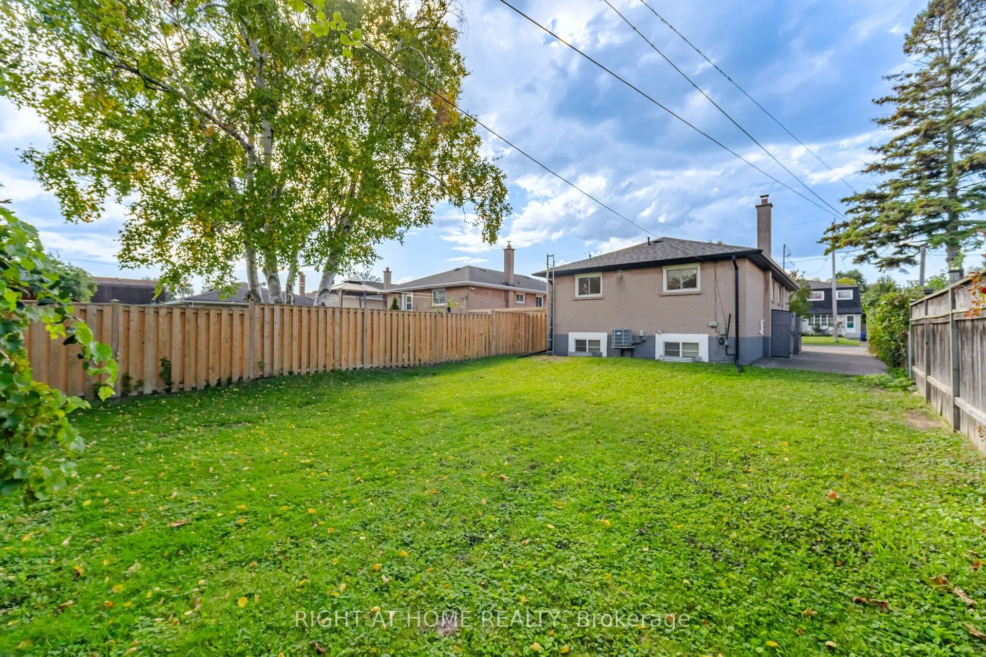 643 Perry Crescent