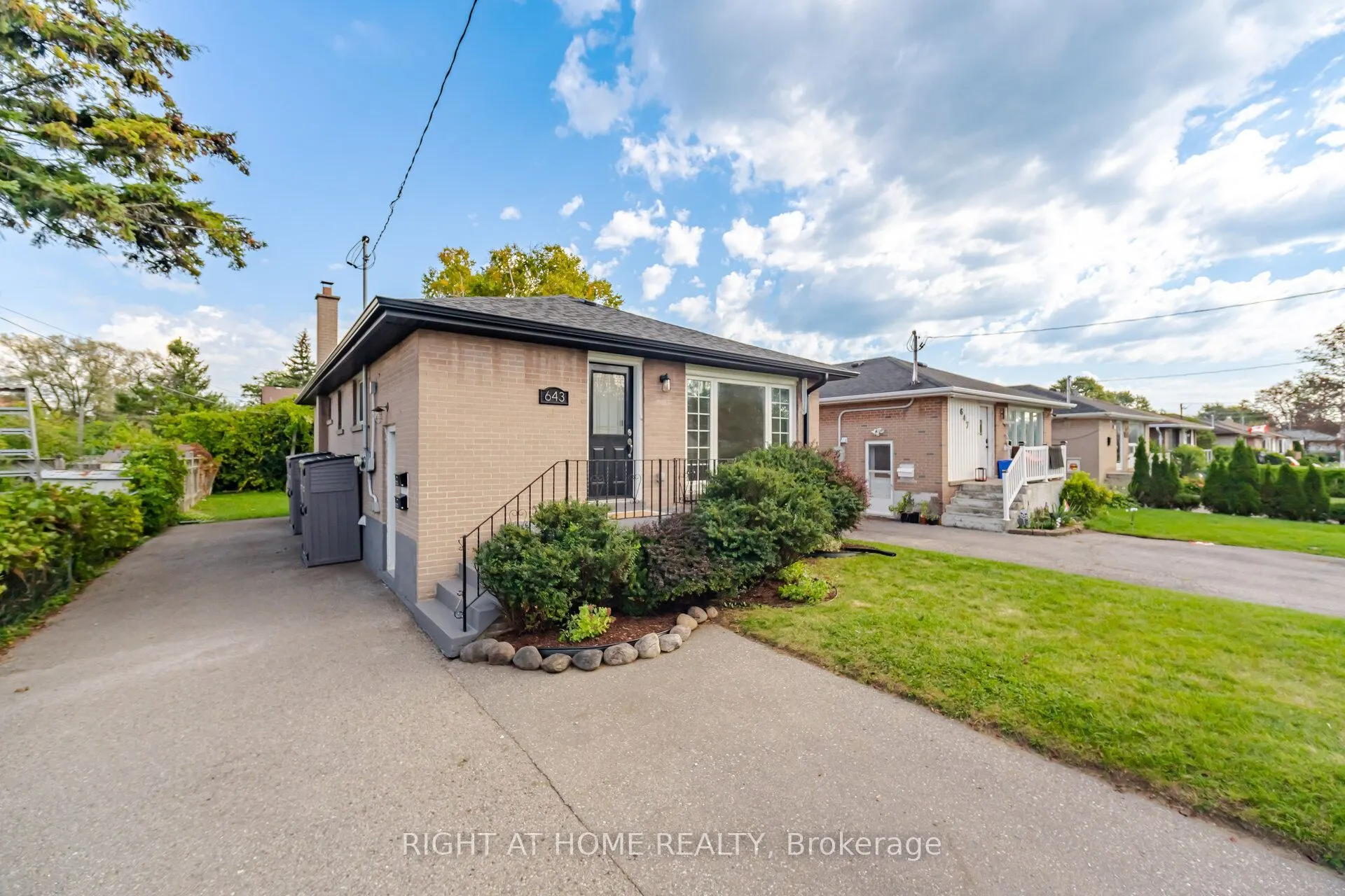 643 Perry Crescent