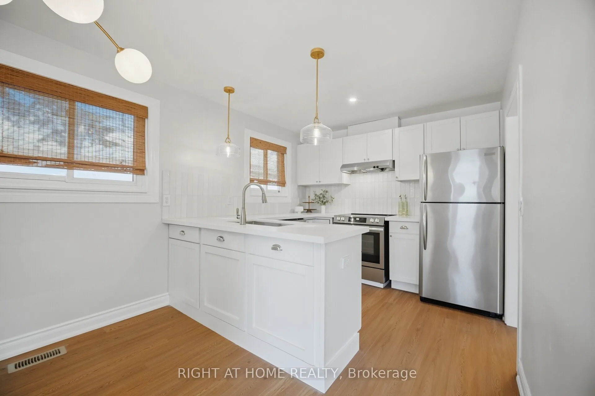 643 Perry Crescent