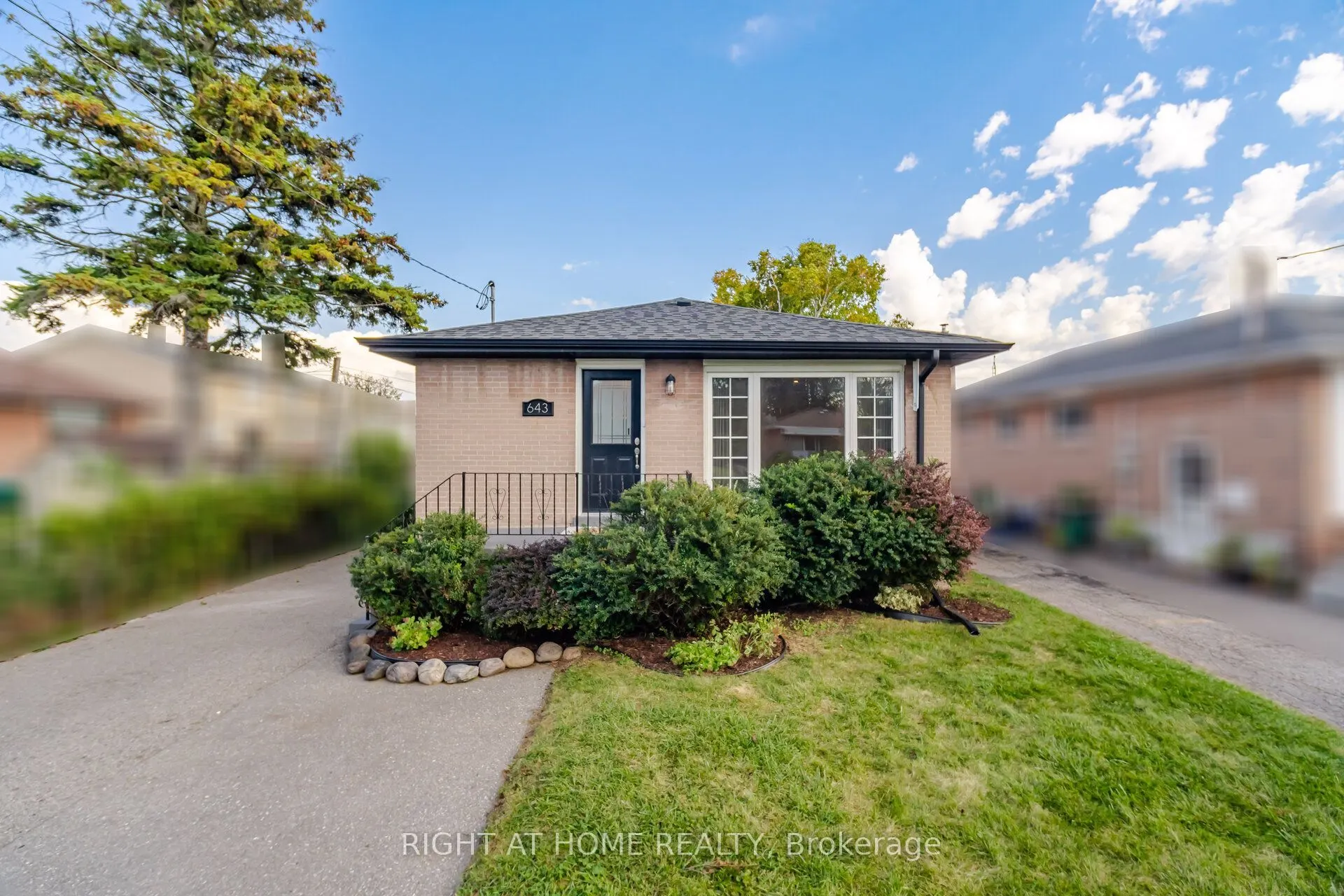 643 Perry Crescent