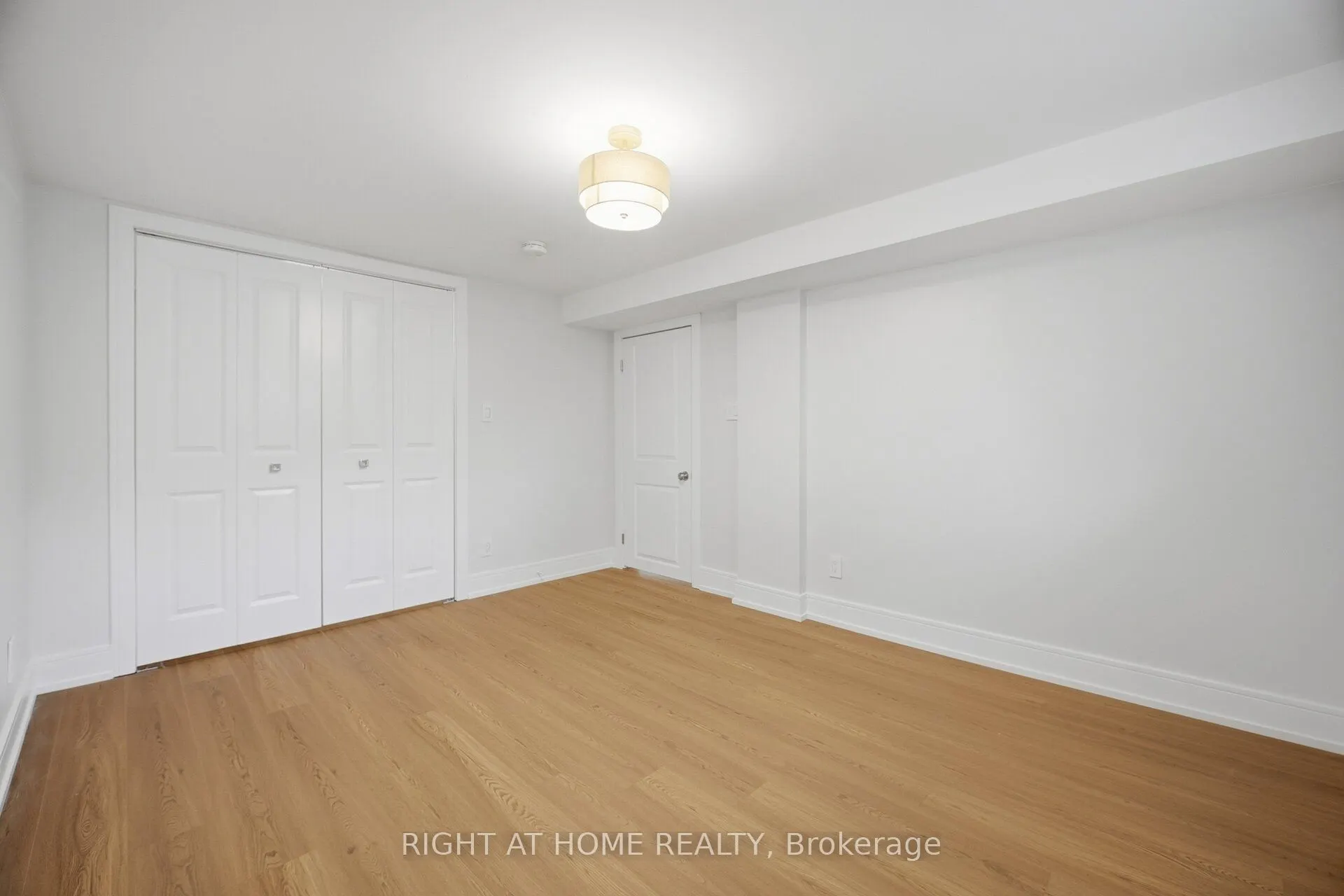 643 Perry Crescent
