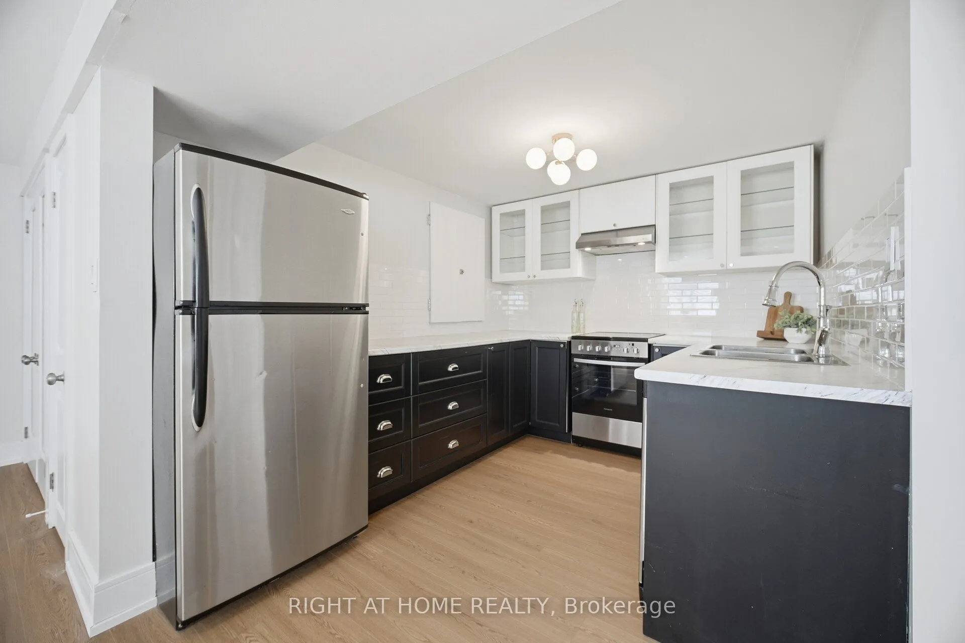 643 Perry Crescent