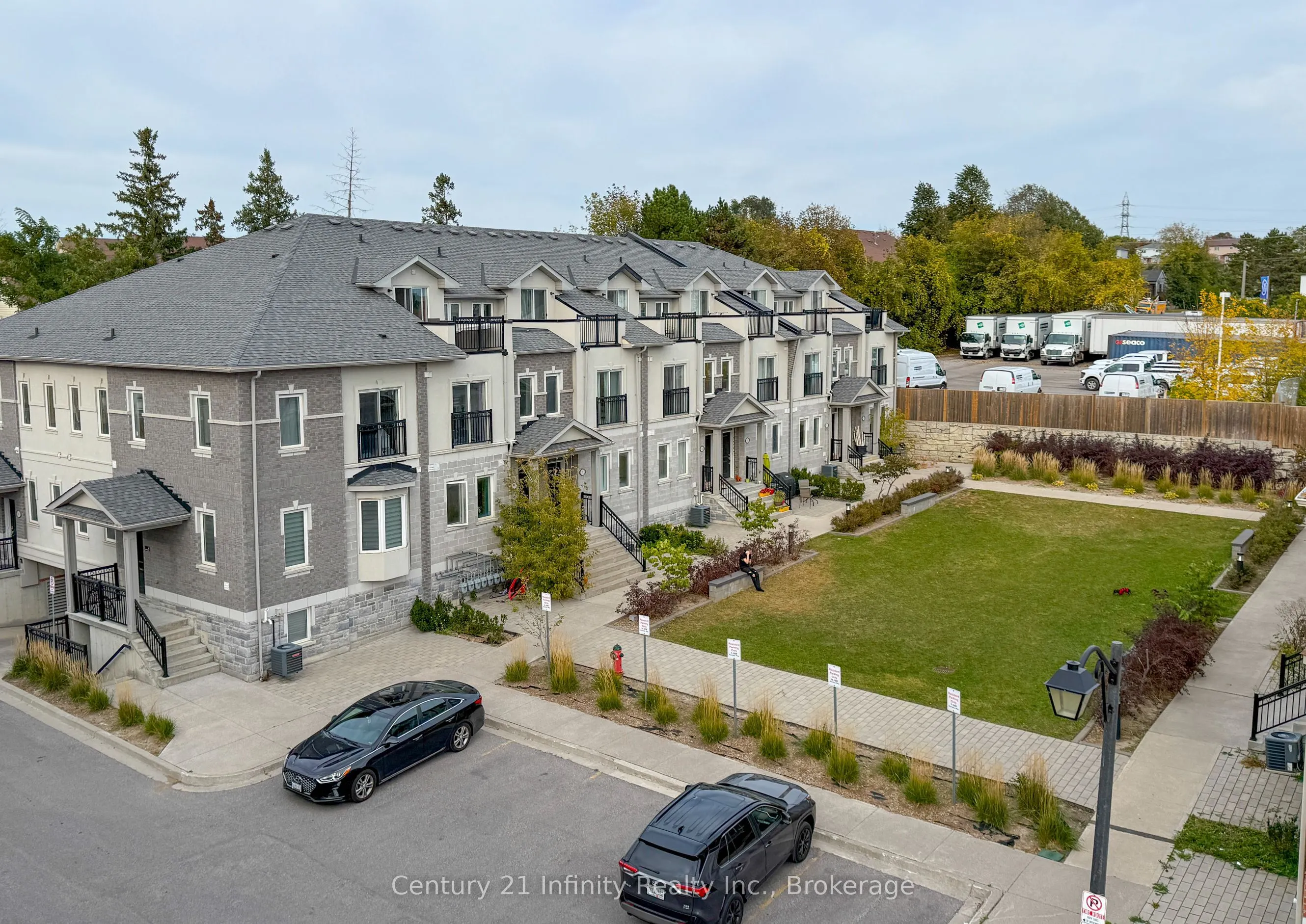 4 Dunsley Way