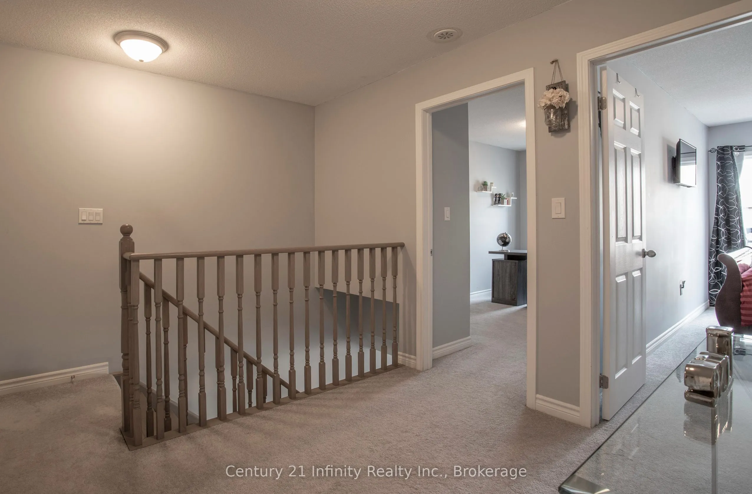 4 Dunsley Way