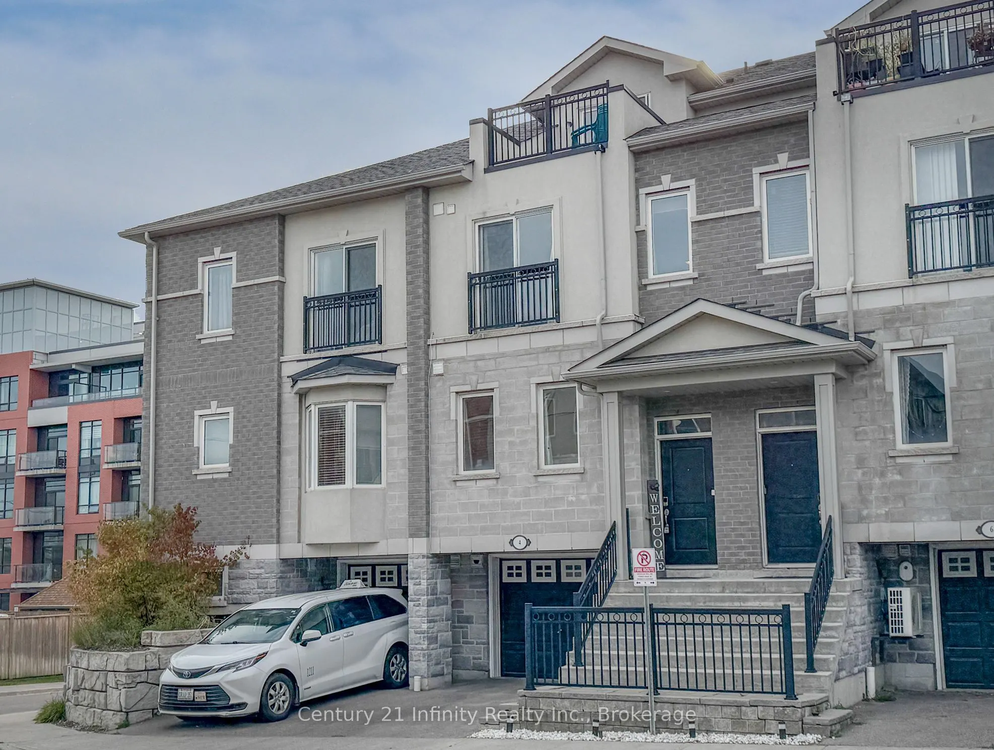 4 Dunsley Way