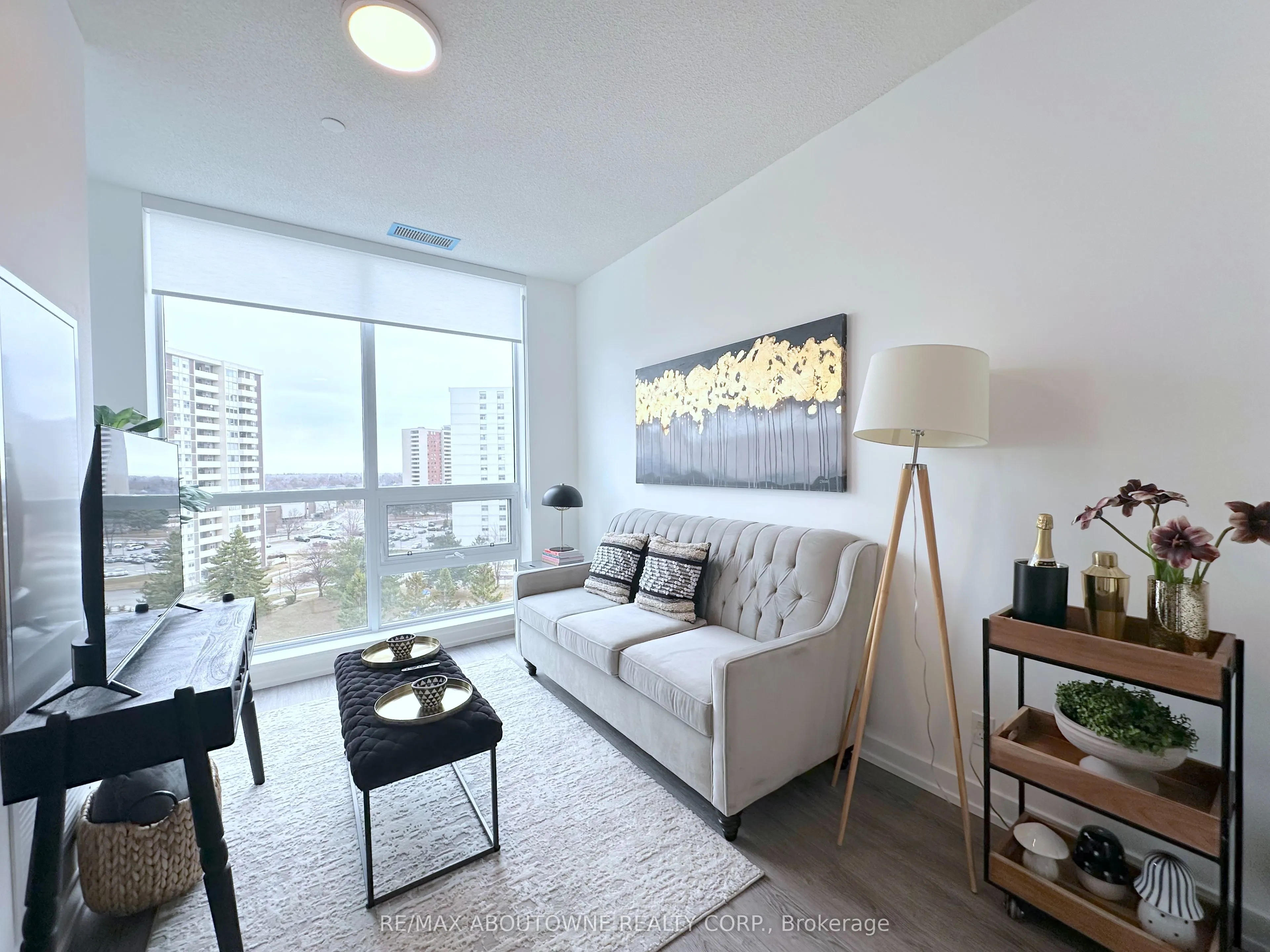 2 River Plate Street #1606