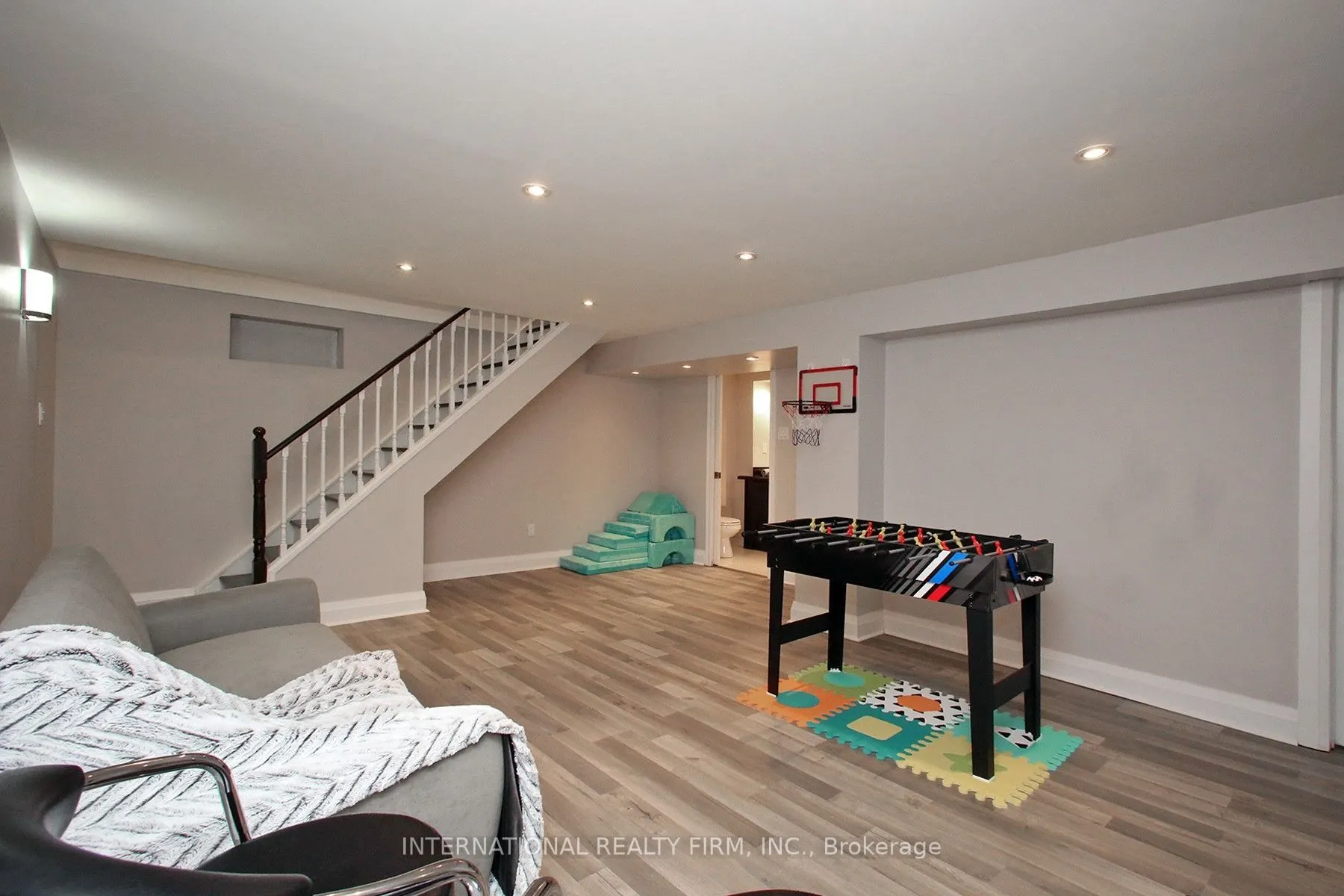 1876 Bicroft Court