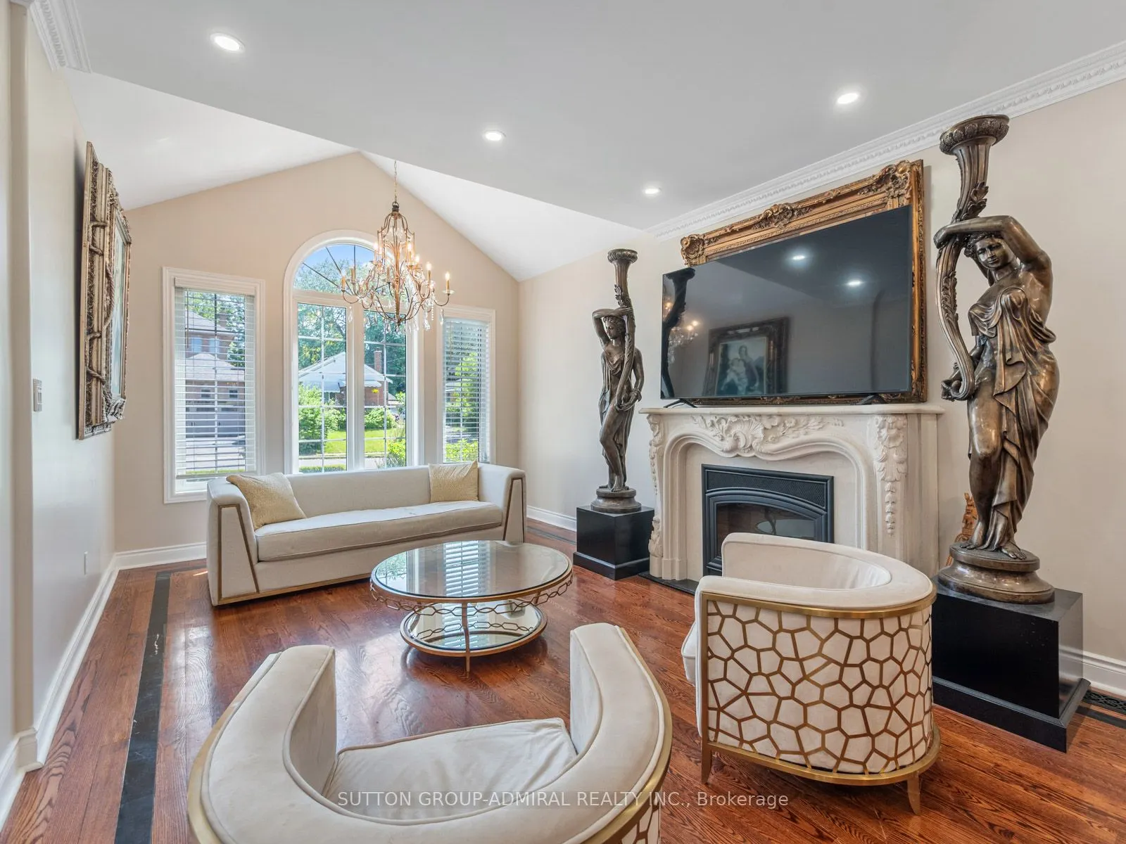 18 Thatcher Avenue