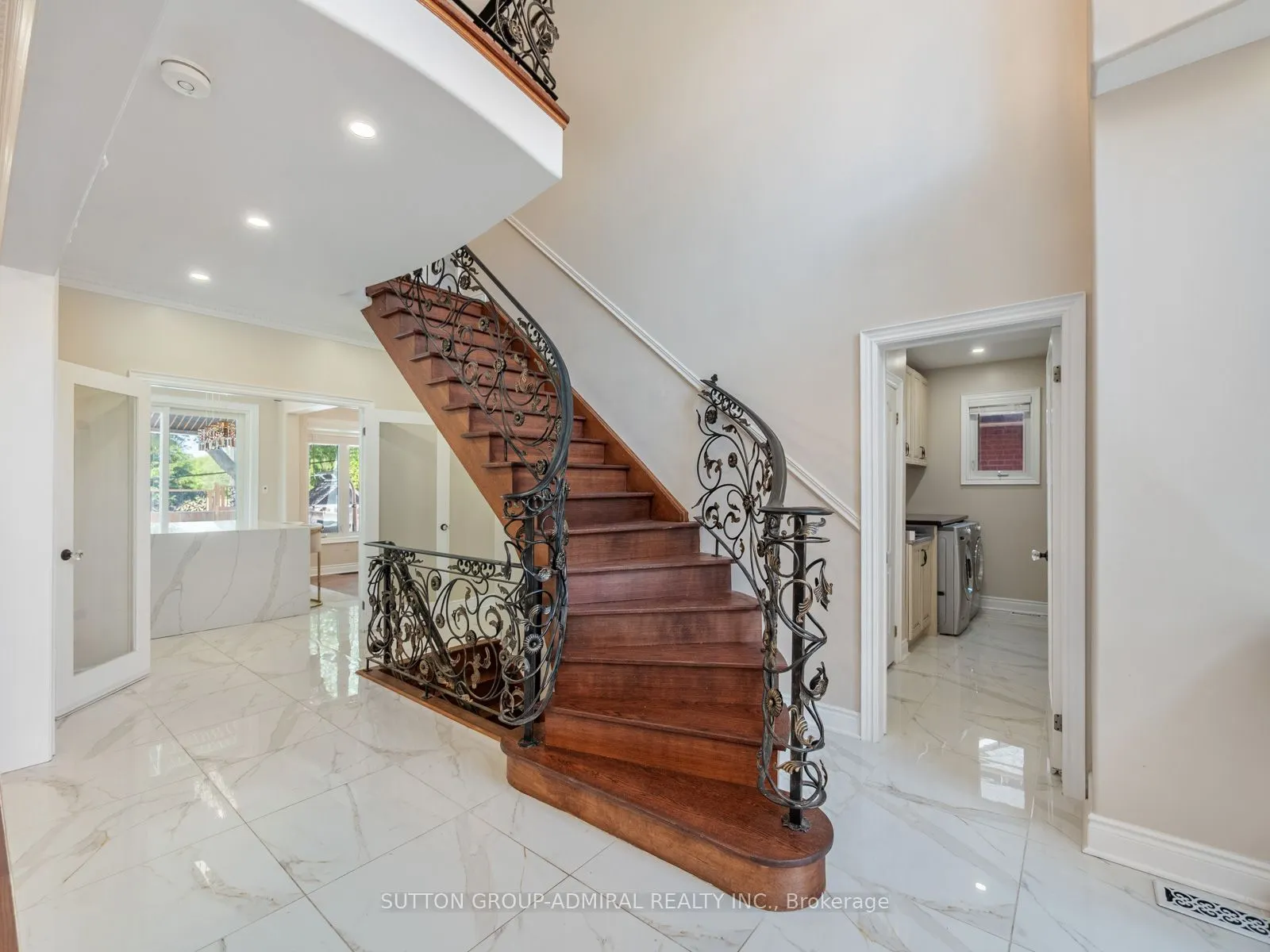 18 Thatcher Avenue