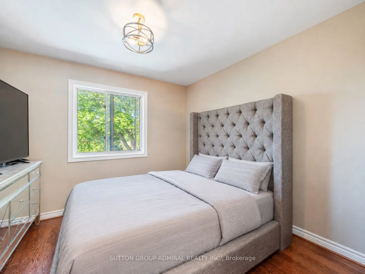 18 Thatcher Avenue