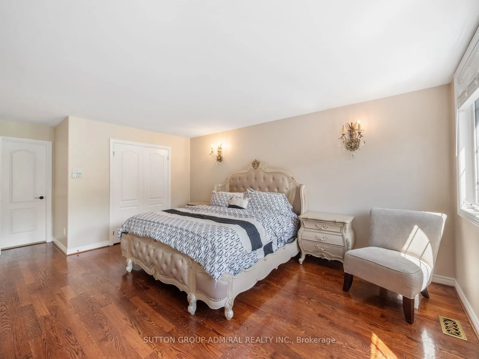 18 Thatcher Avenue
