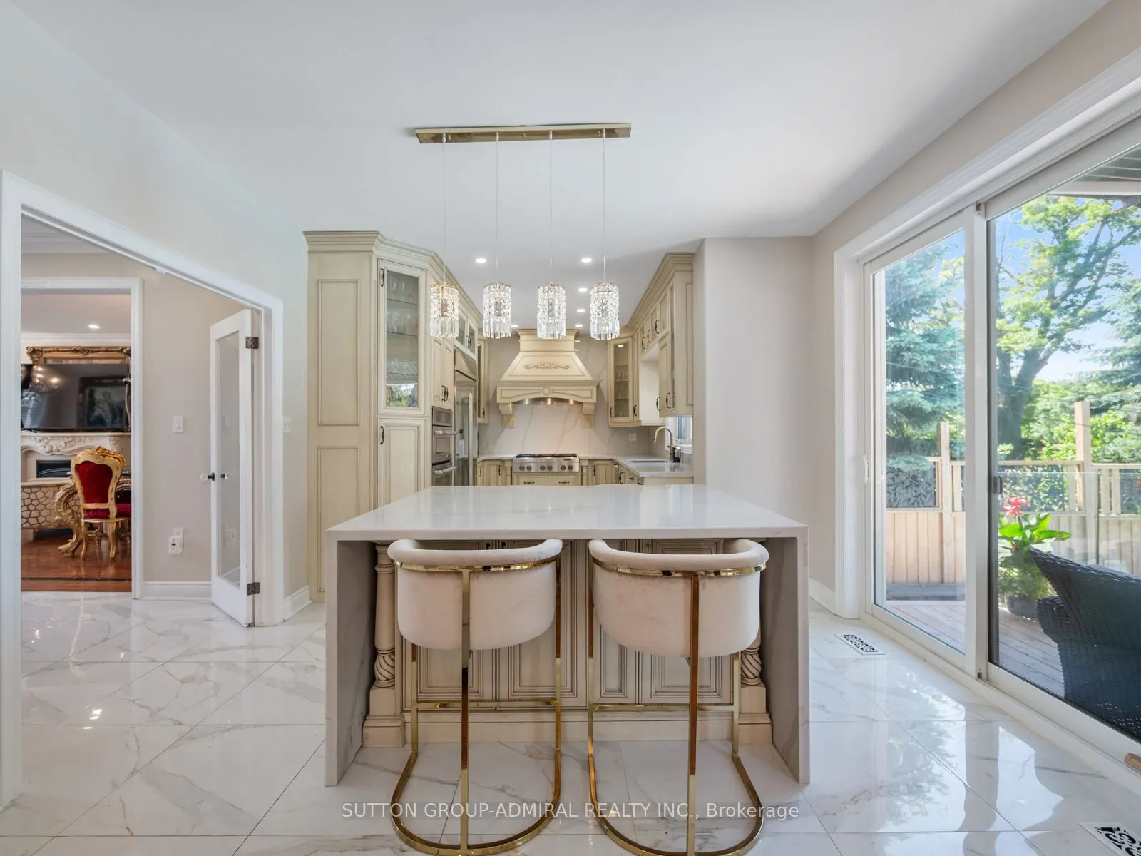 18 Thatcher Avenue