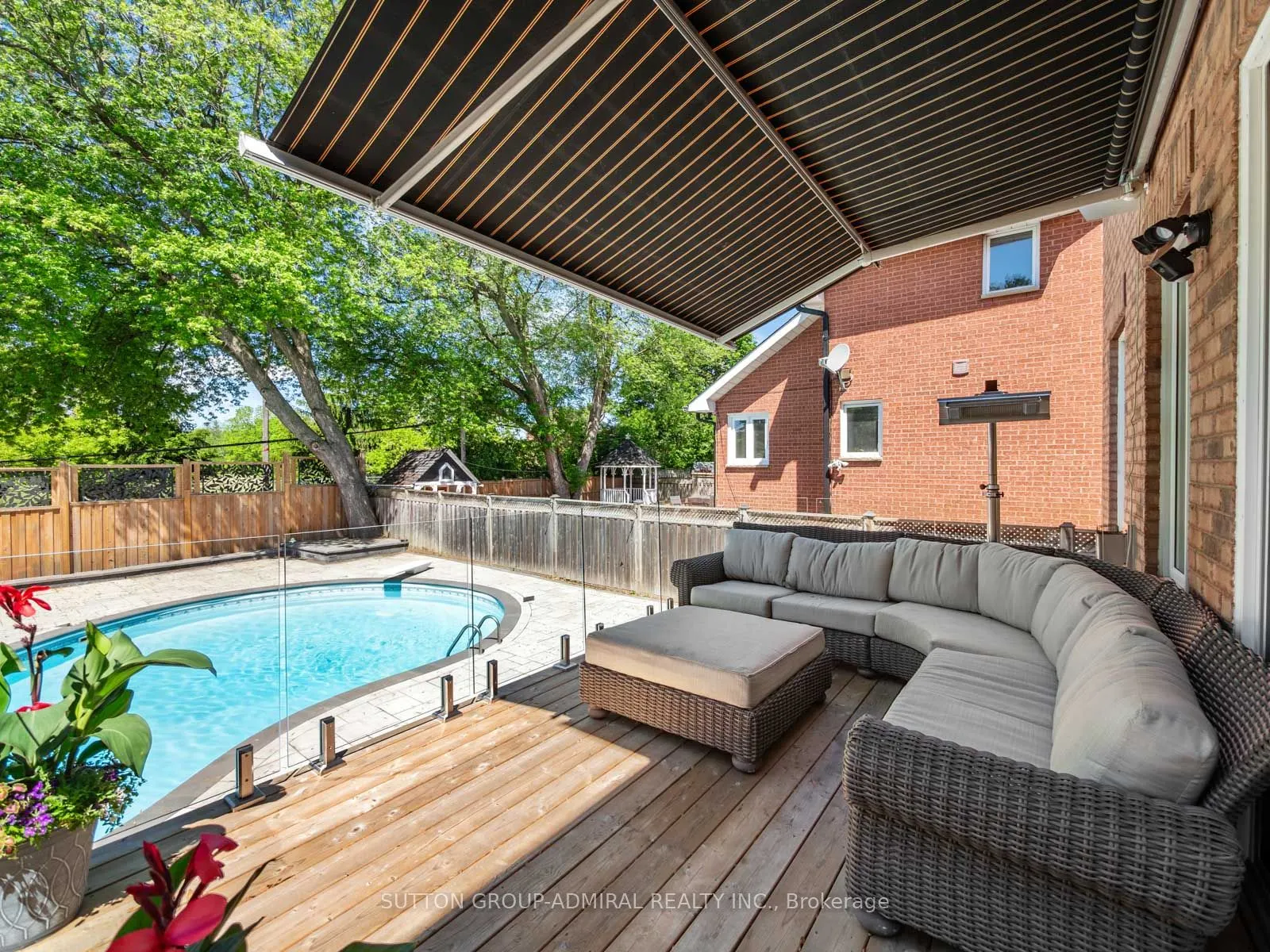18 Thatcher Avenue
