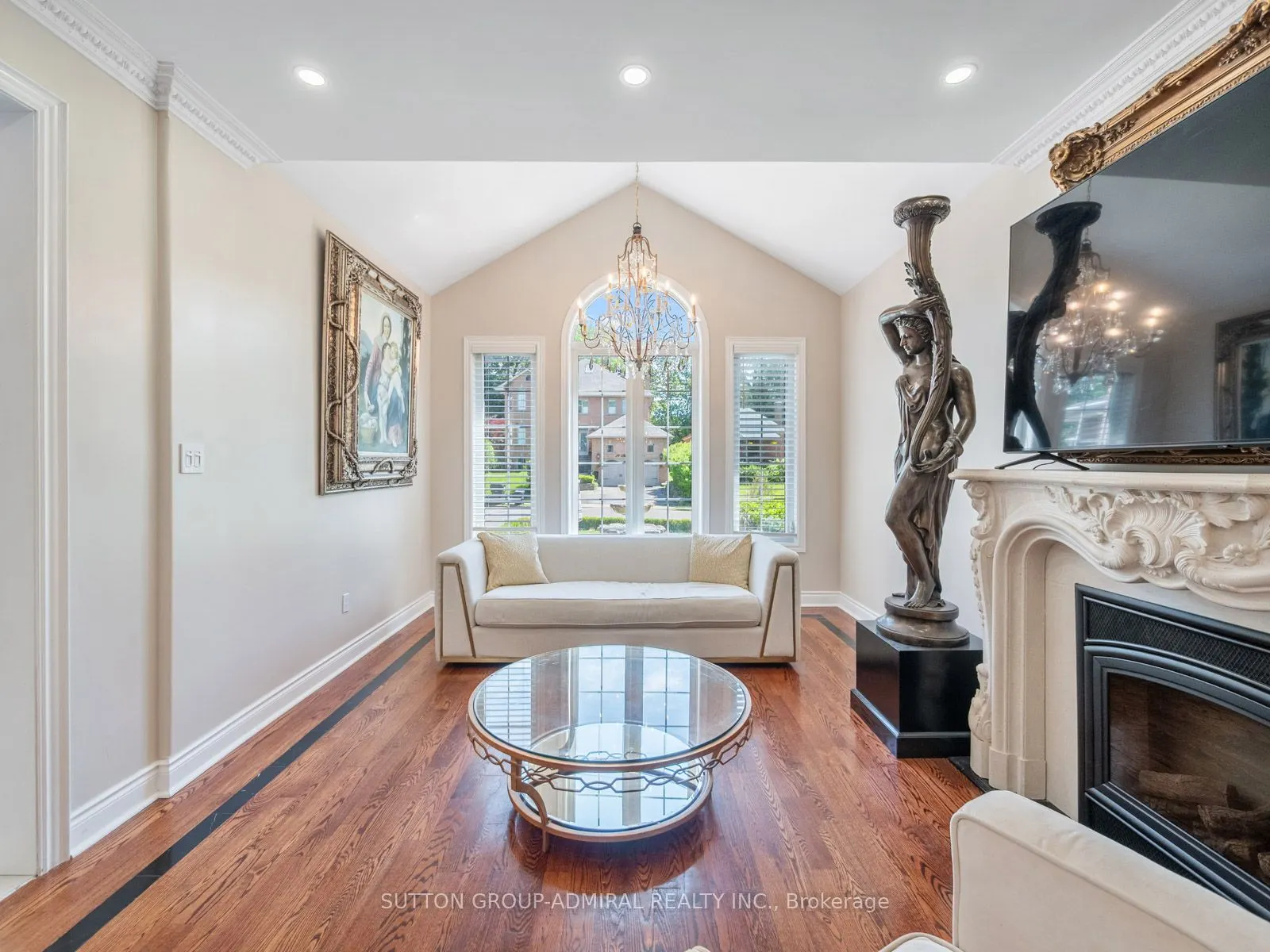 18 Thatcher Avenue