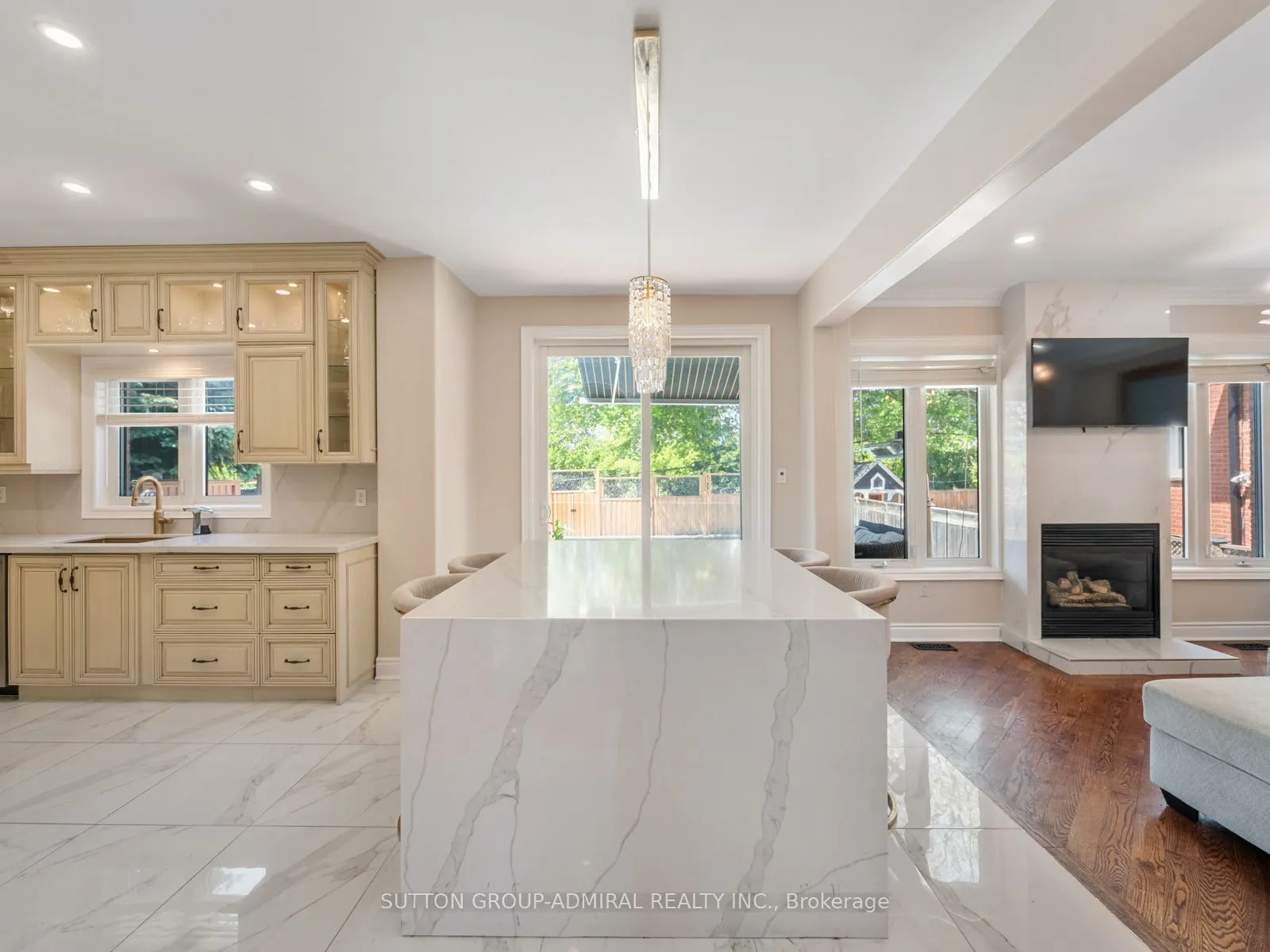 18 Thatcher Avenue