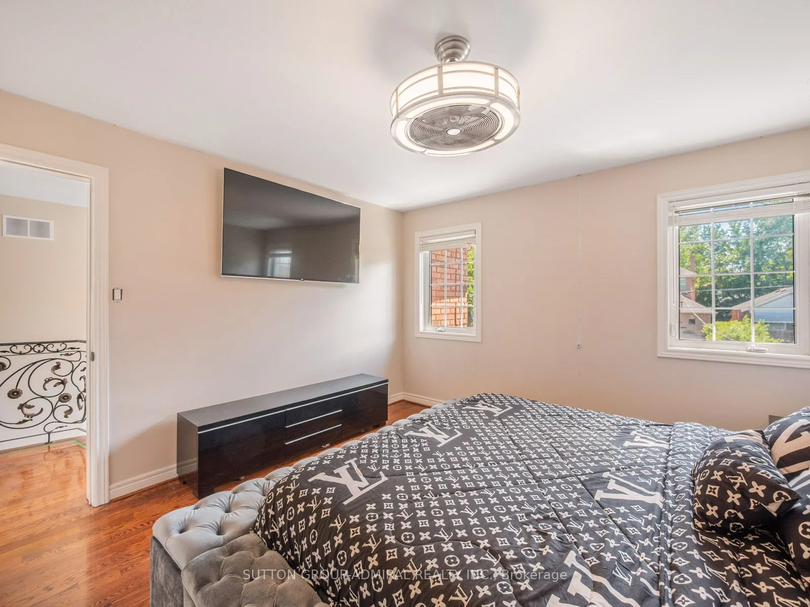 18 Thatcher Avenue
