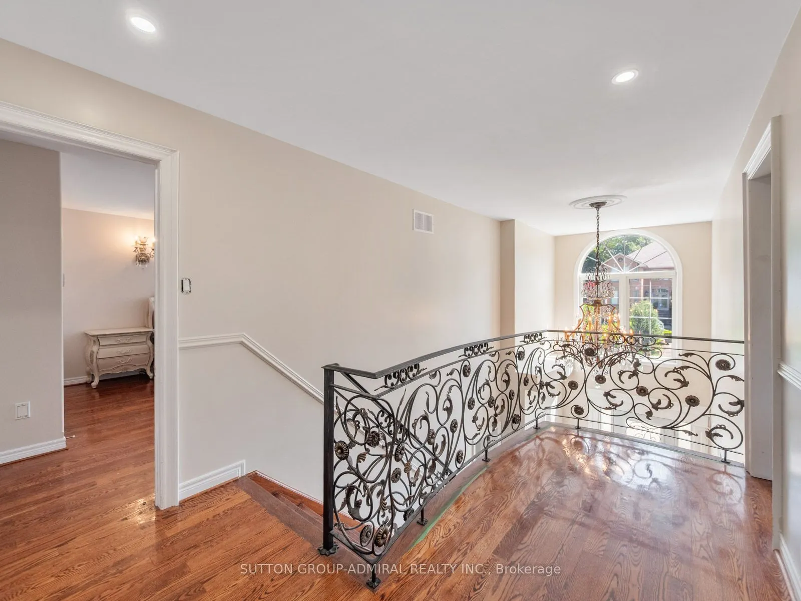 18 Thatcher Avenue