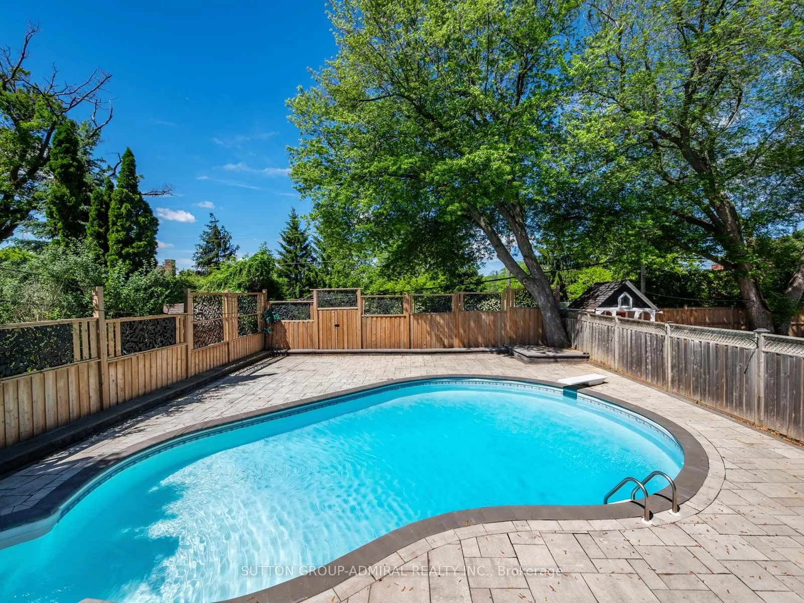 18 Thatcher Avenue