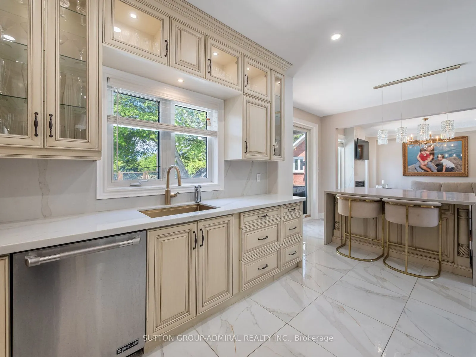 18 Thatcher Avenue