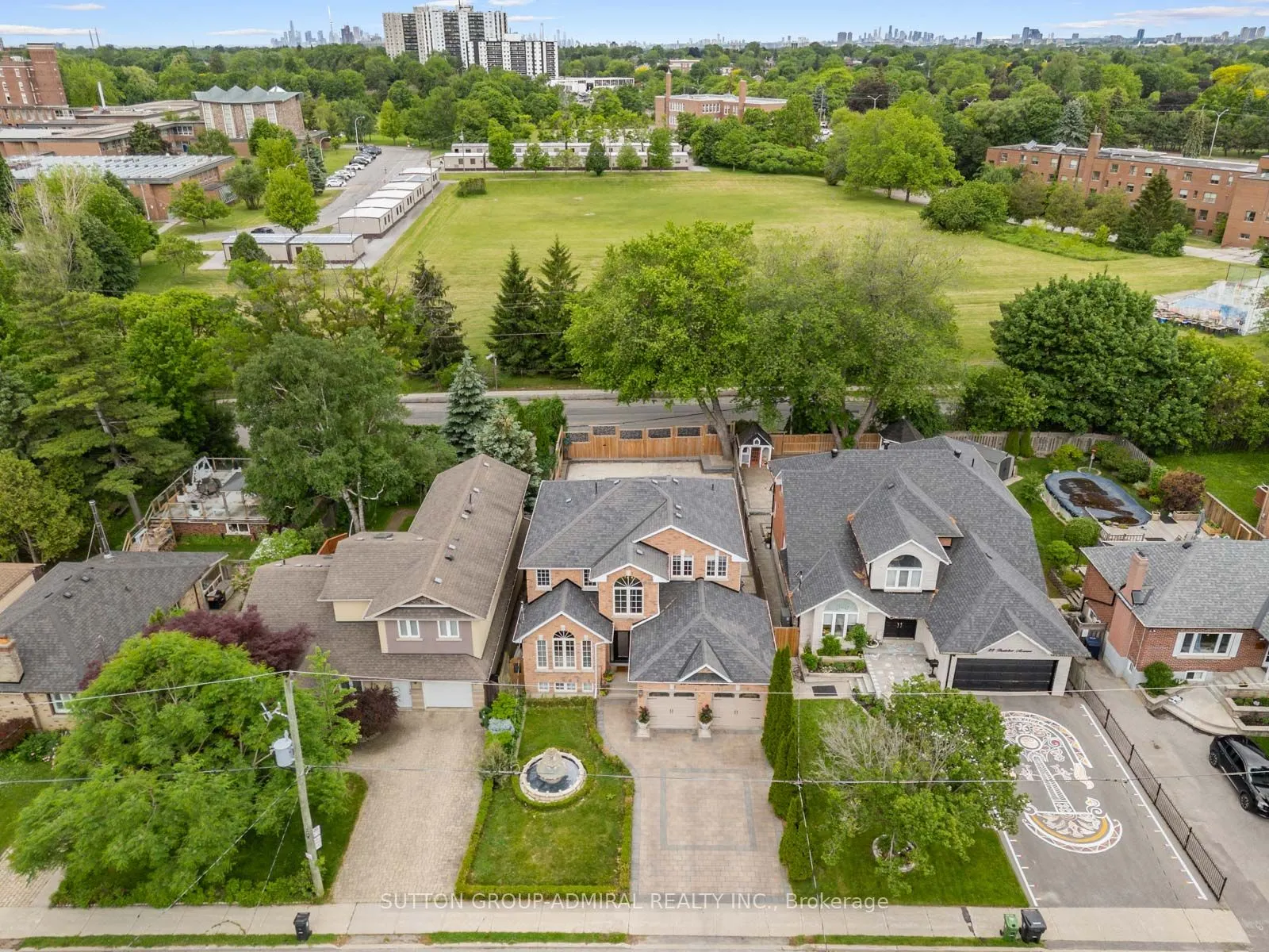 18 Thatcher Avenue