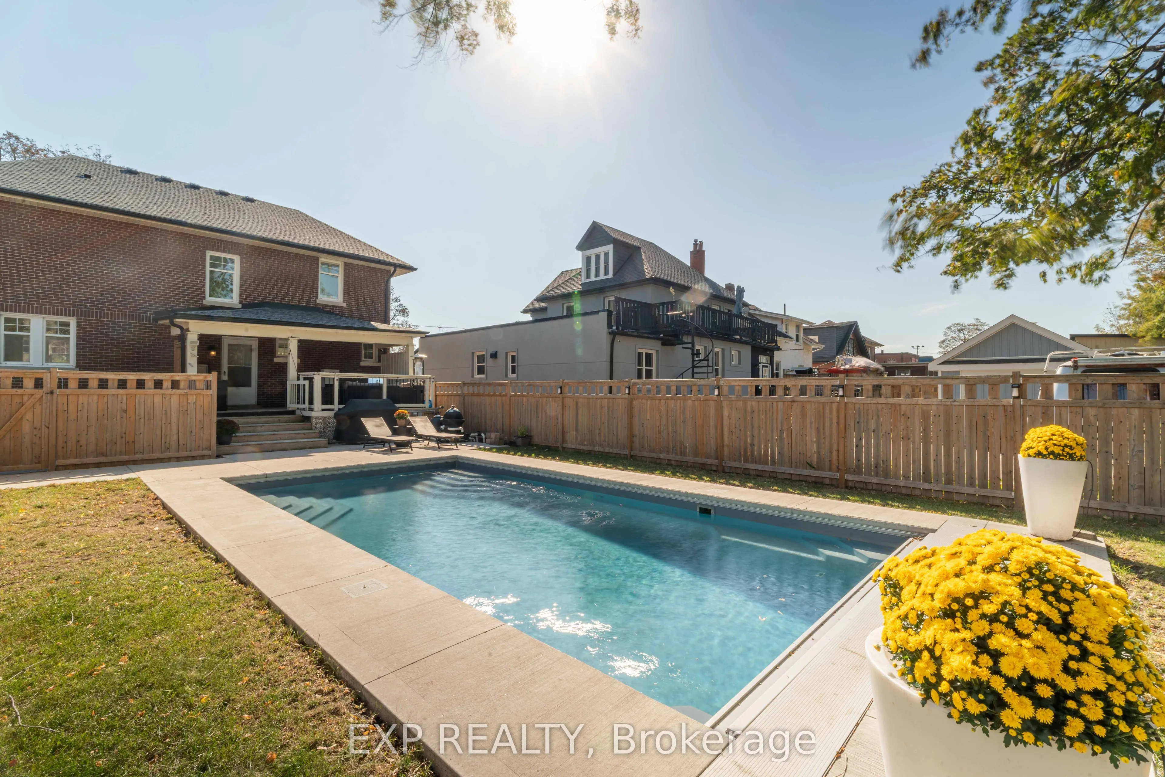 308 King Street E