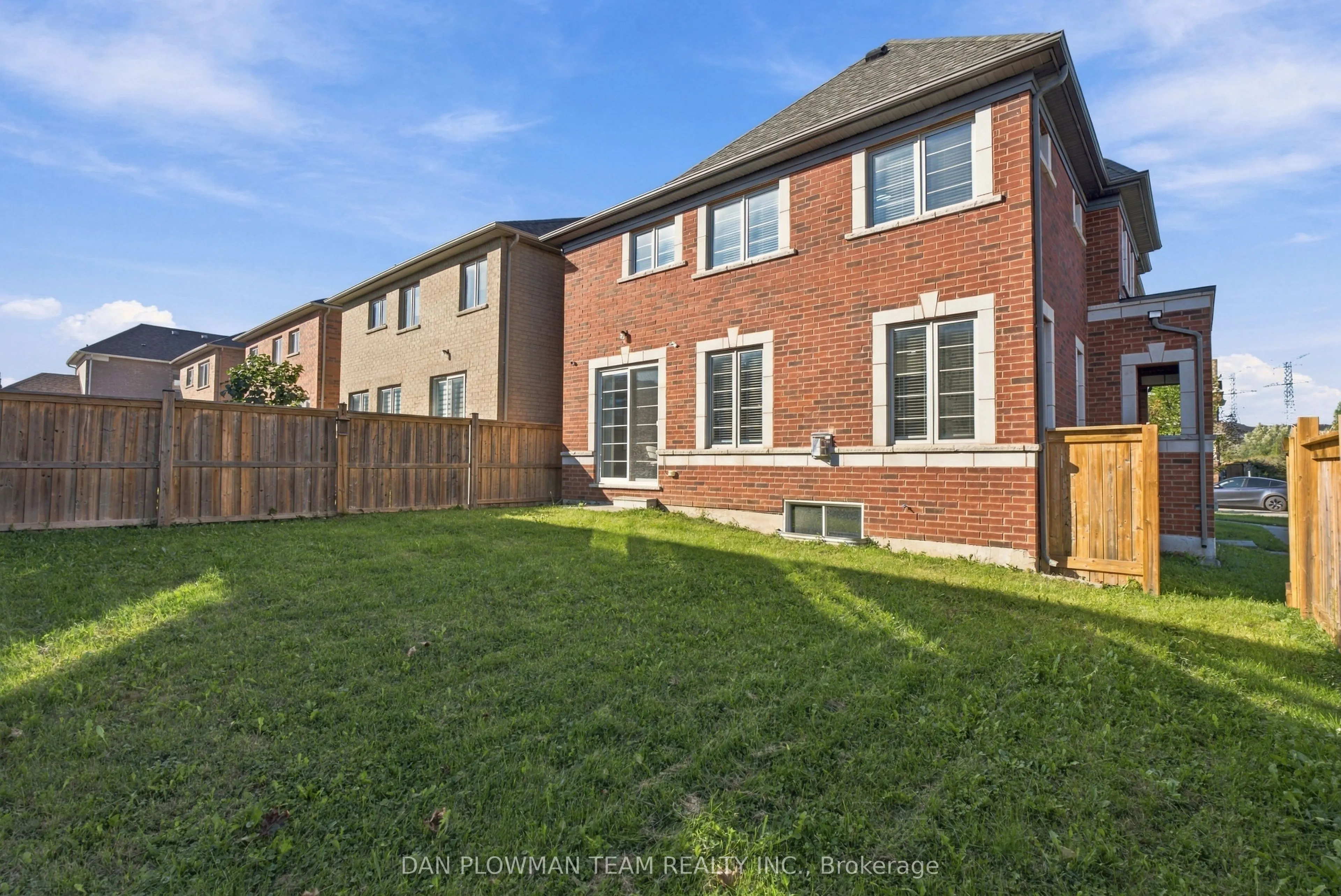 2560 Bandsman Crescent