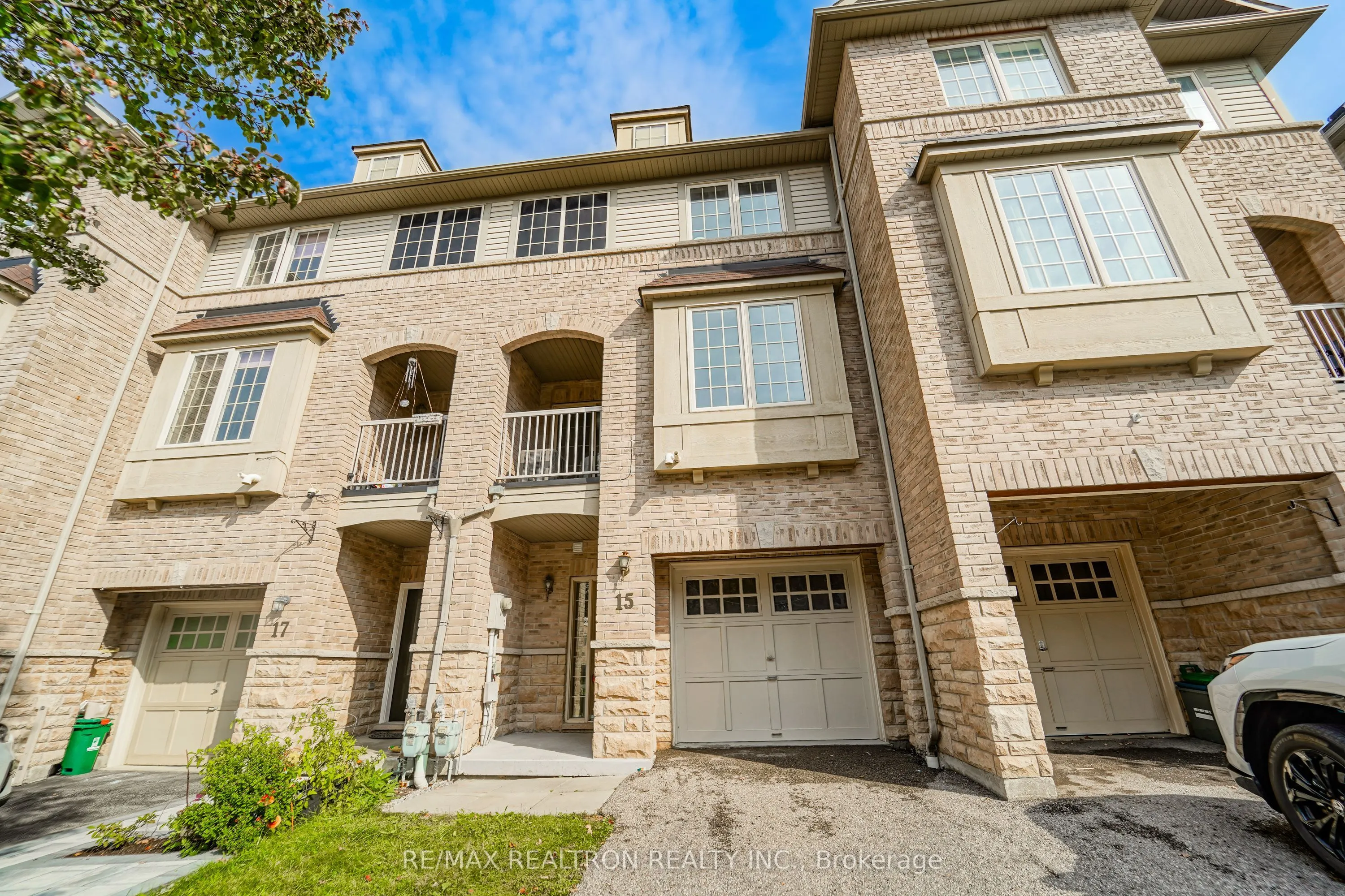 15 Blunden Road