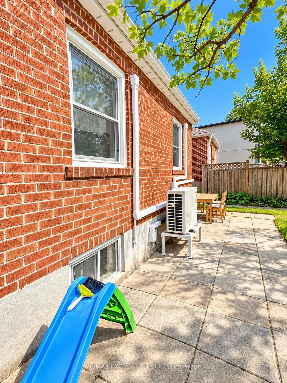 11 Hutton Avenue