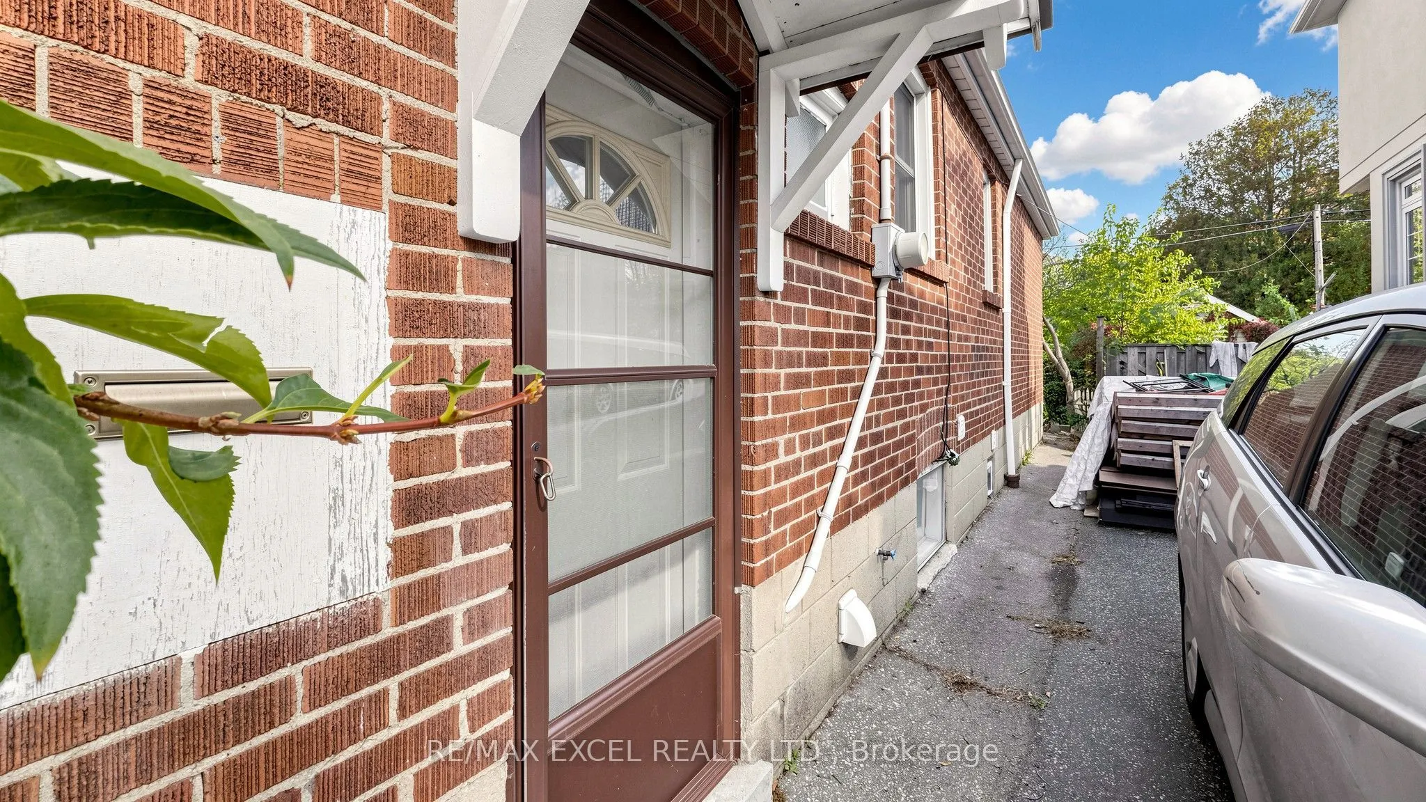 11 Hutton Avenue