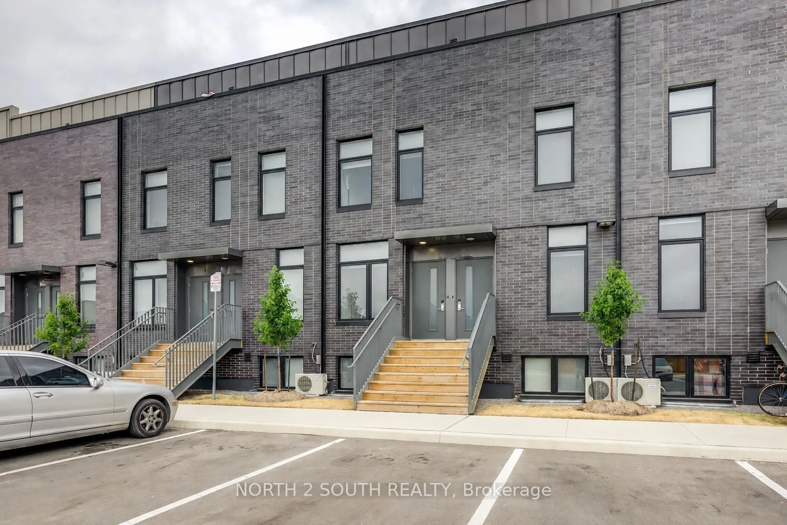 1760 Simcoe Street N #93 (Rm 1)