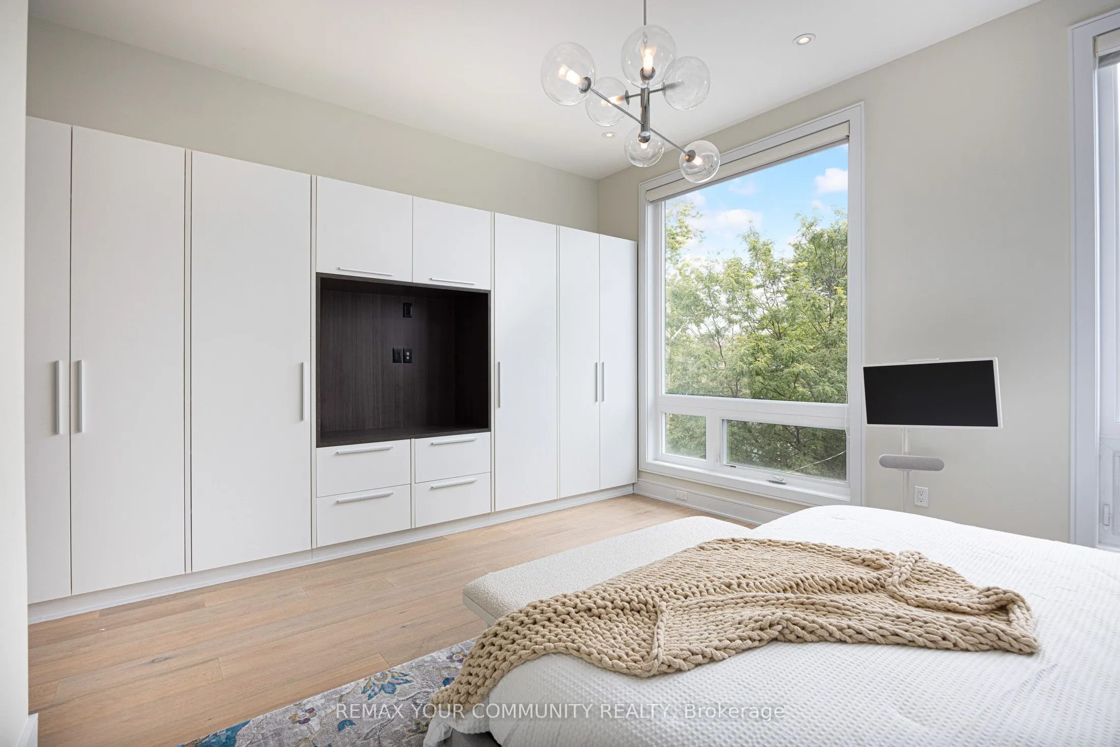164 Aldwych Avenue
