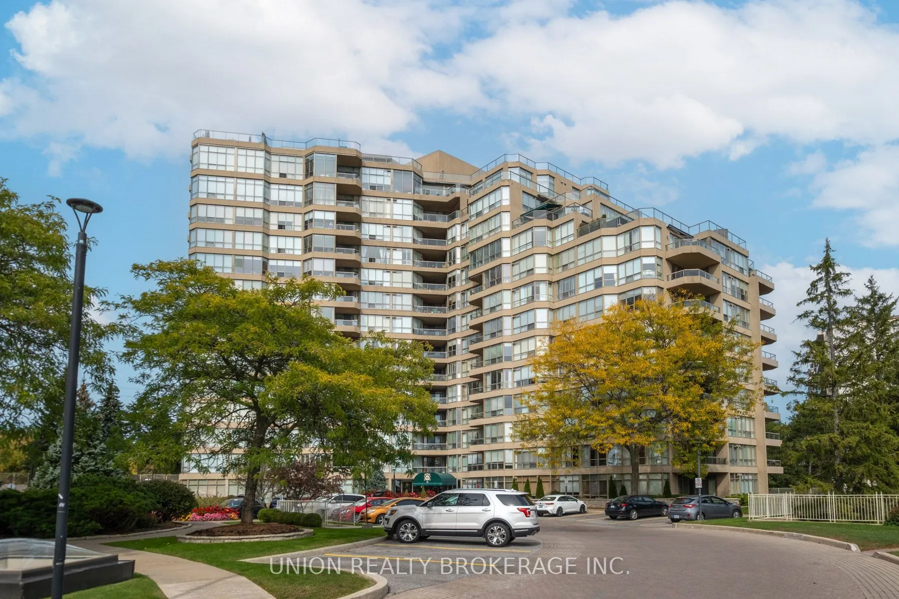 20 Guildwood Parkway #711