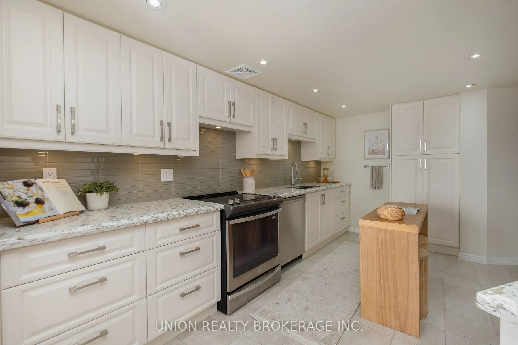 20 Guildwood Parkway #711