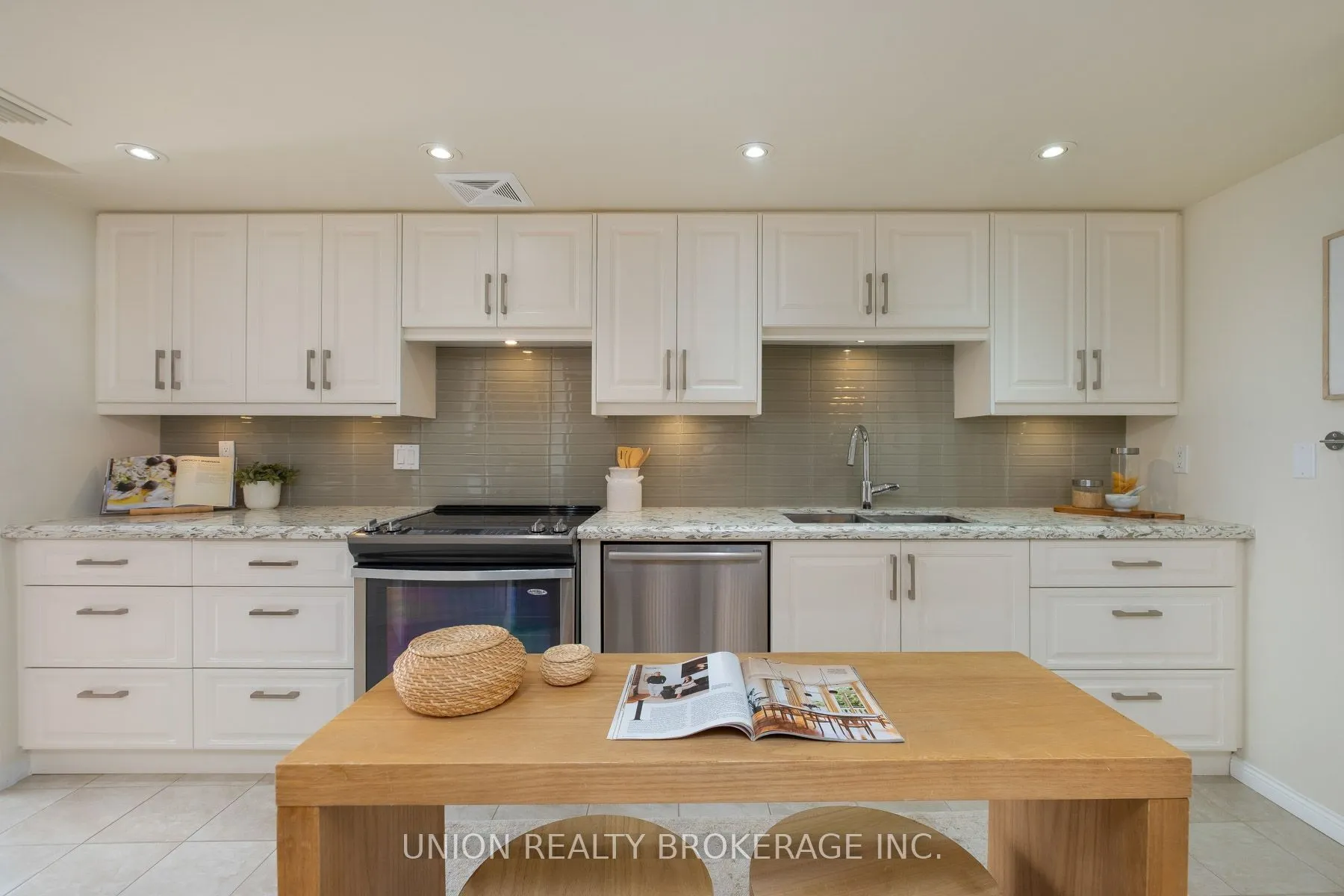 20 Guildwood Parkway #711