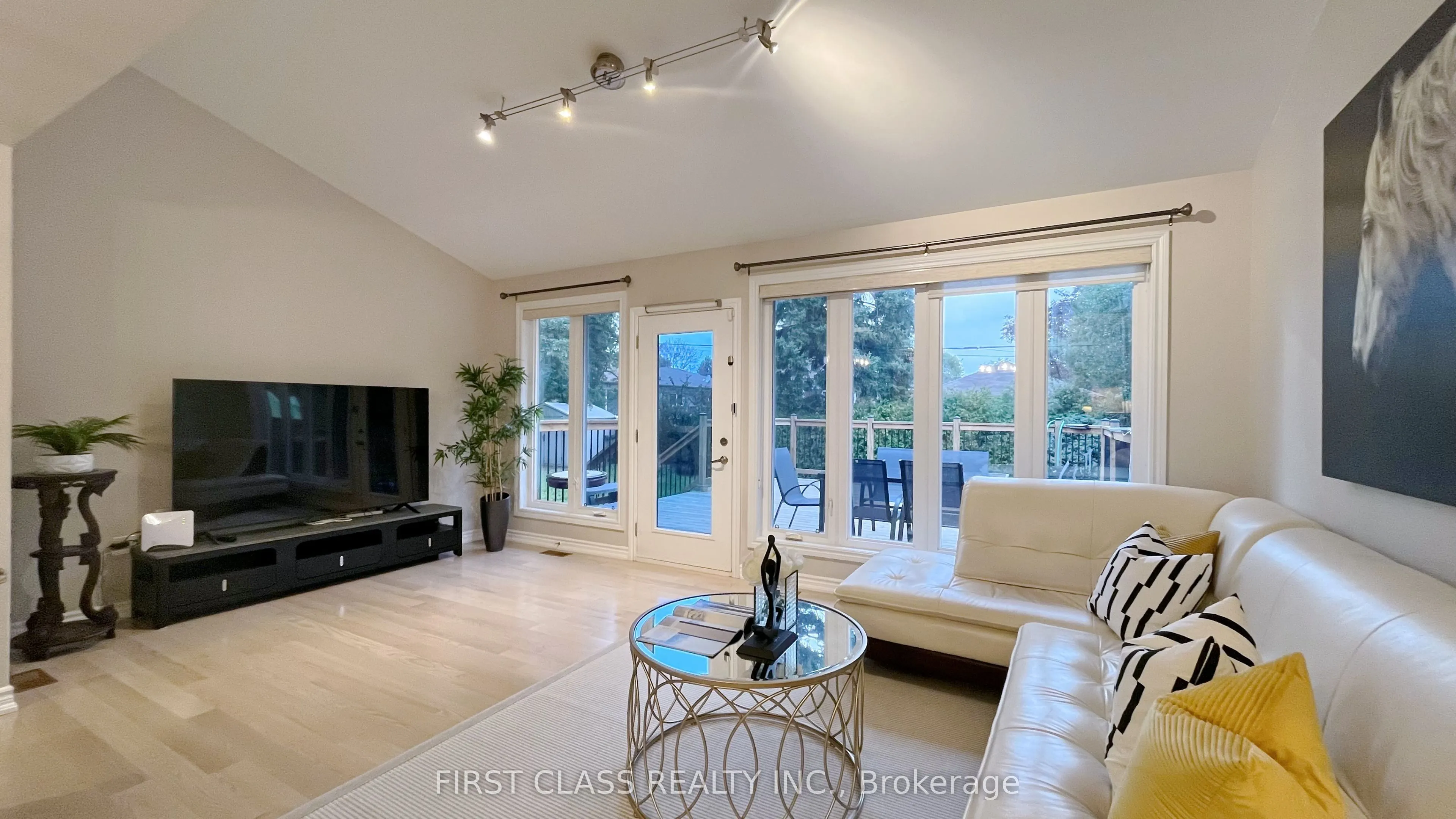 30 Meadowacres Drive
