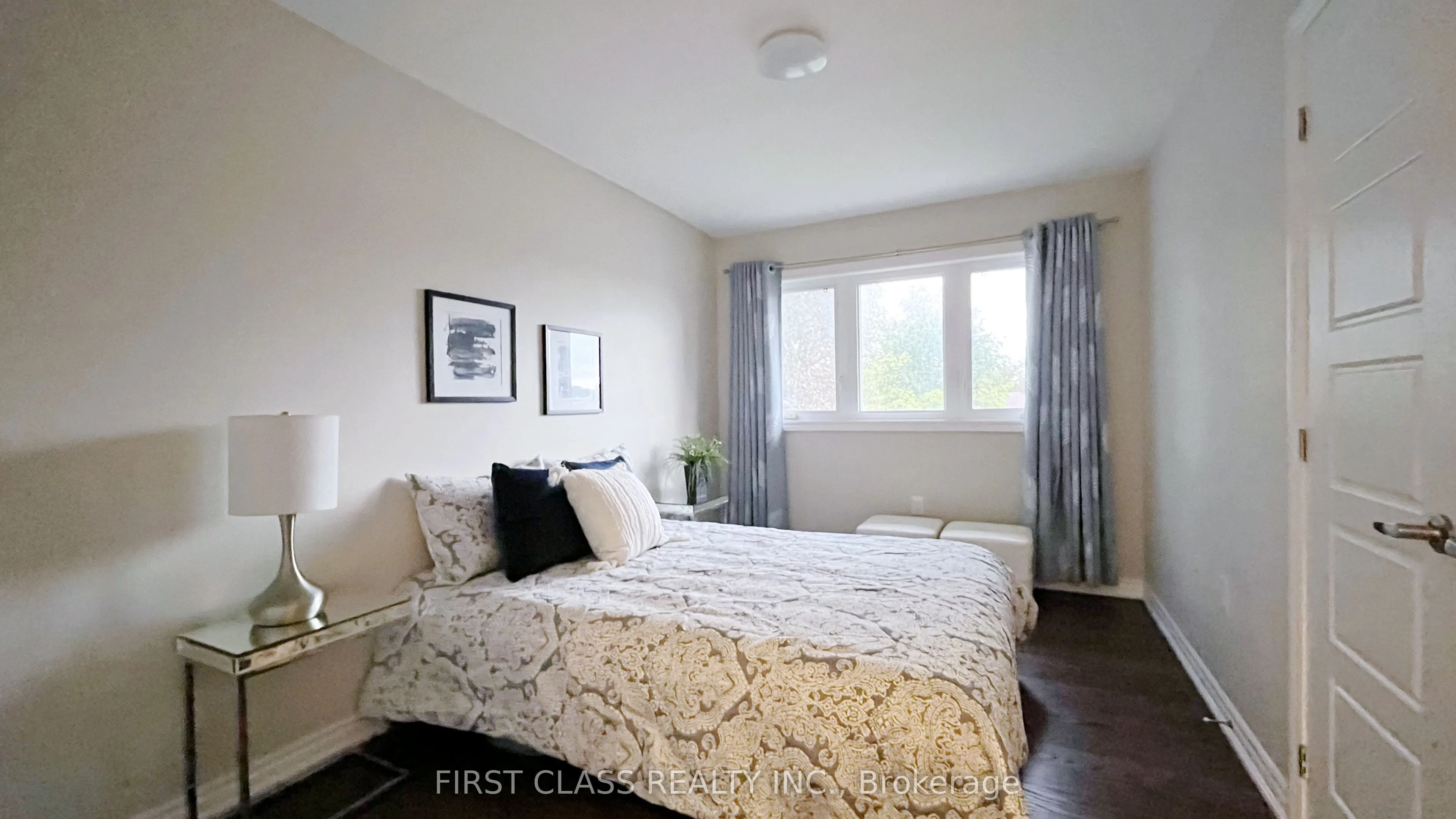 30 Meadowacres Drive