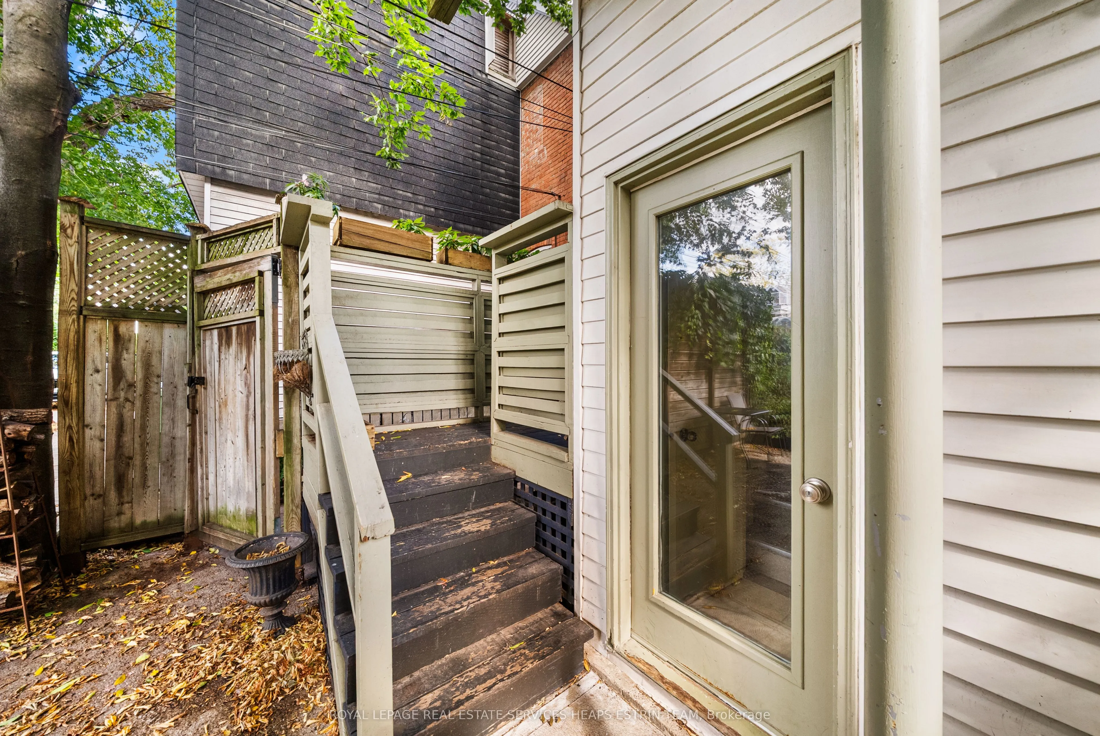 300 Woodbine Avenue