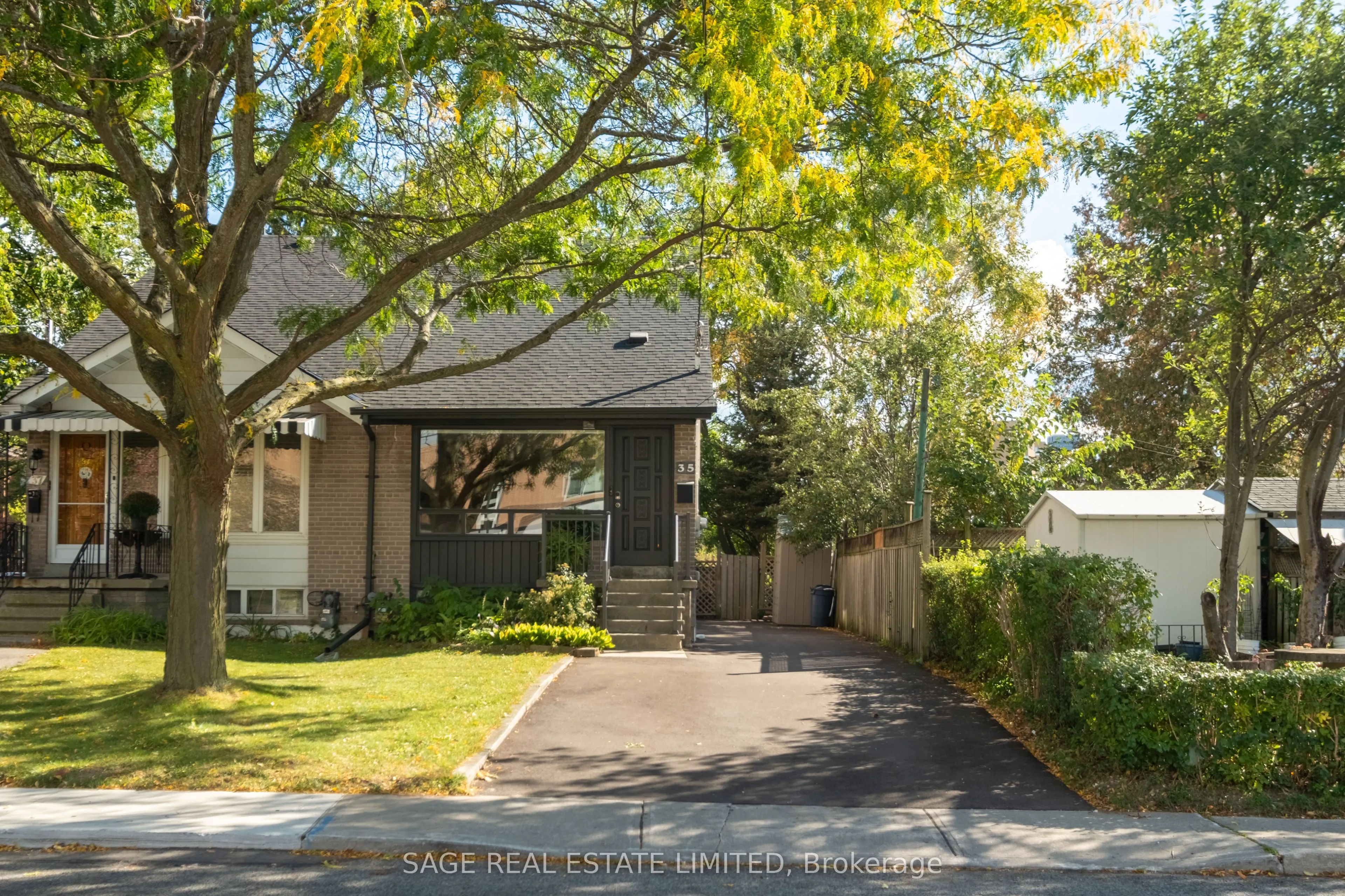 35 Chapman Avenue