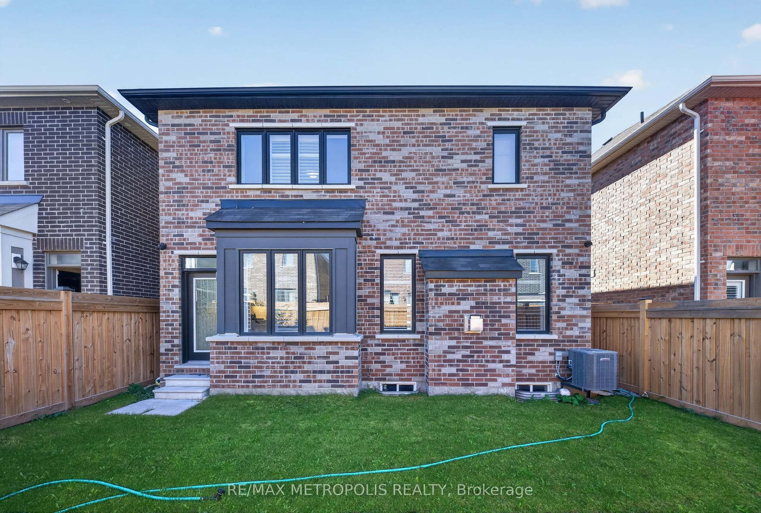 32 Lockyer Drive