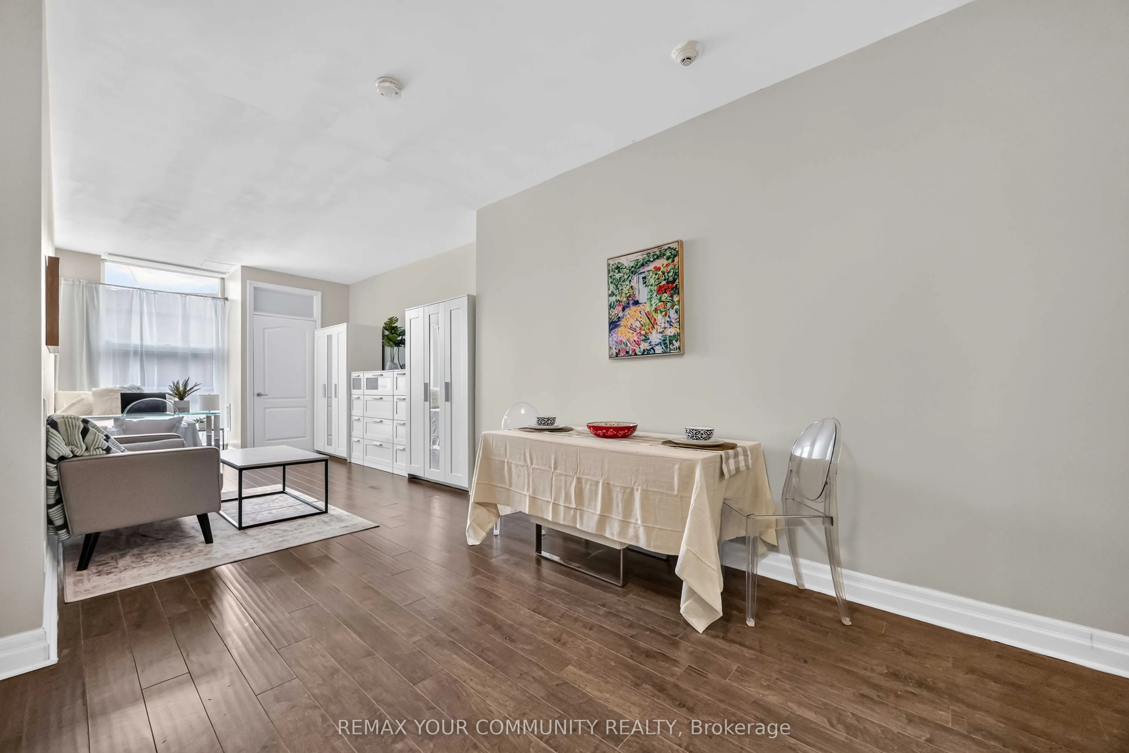 44 Bond Street W #101