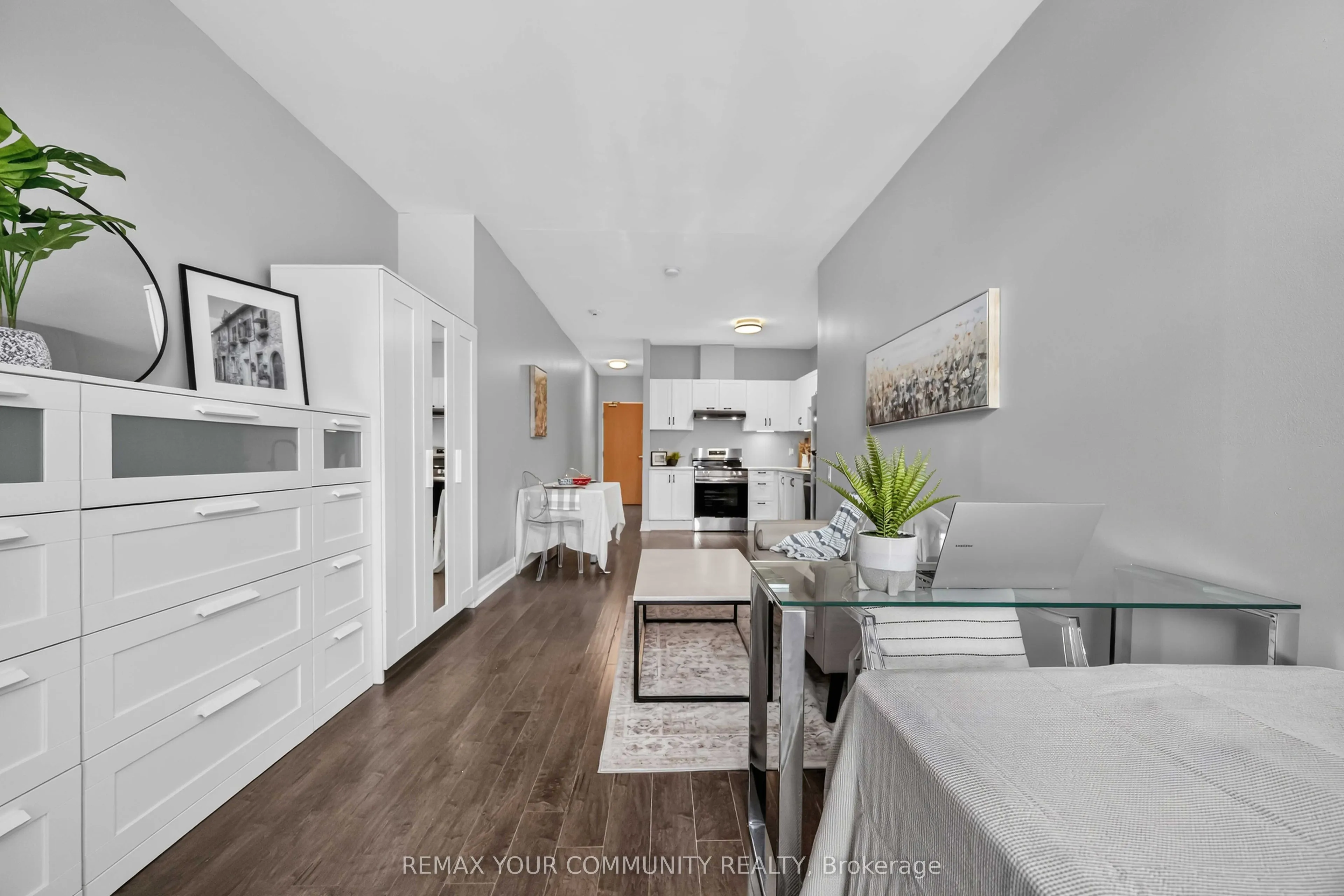 44 Bond Street W #101