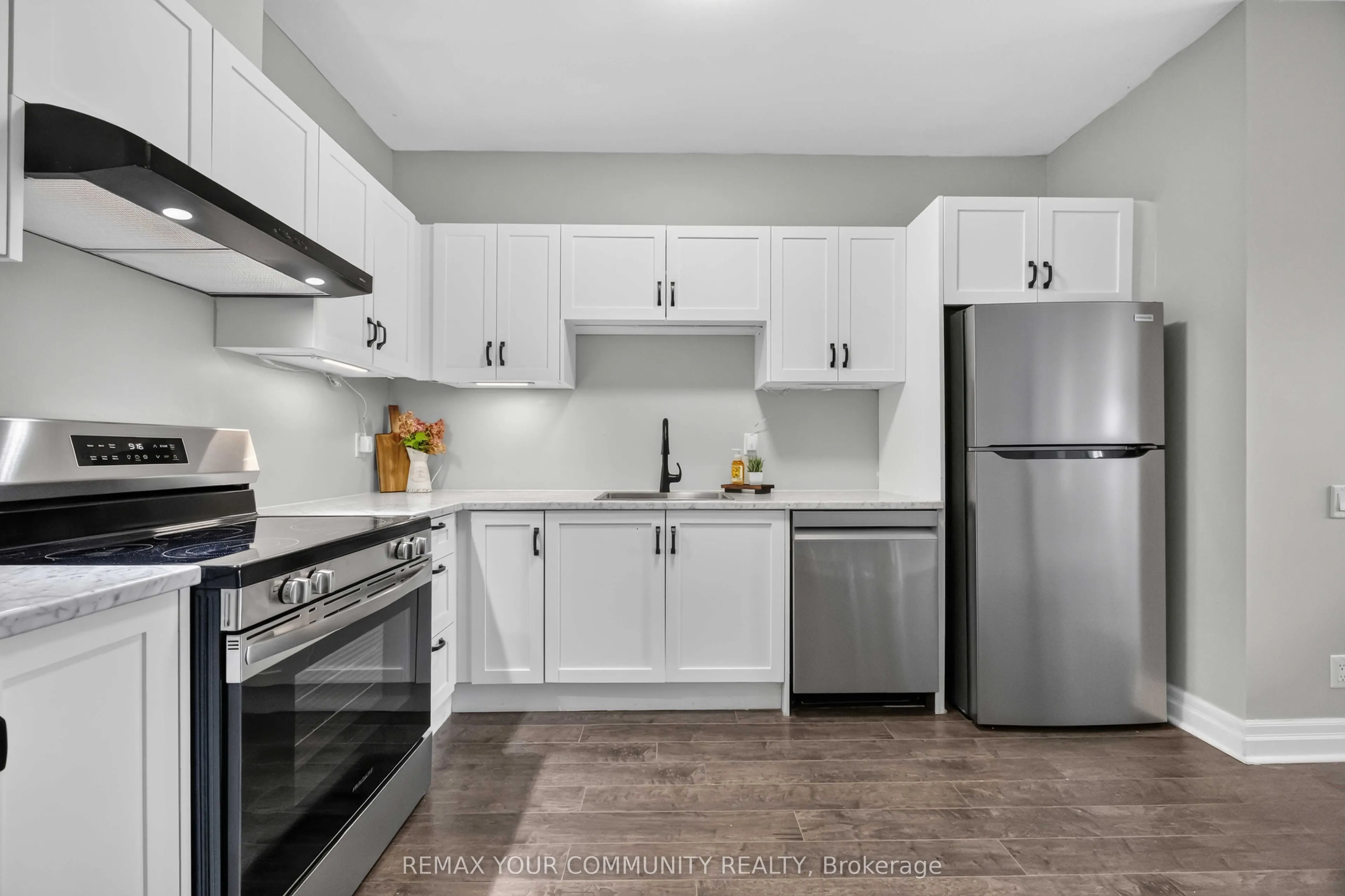 44 Bond Street W #101