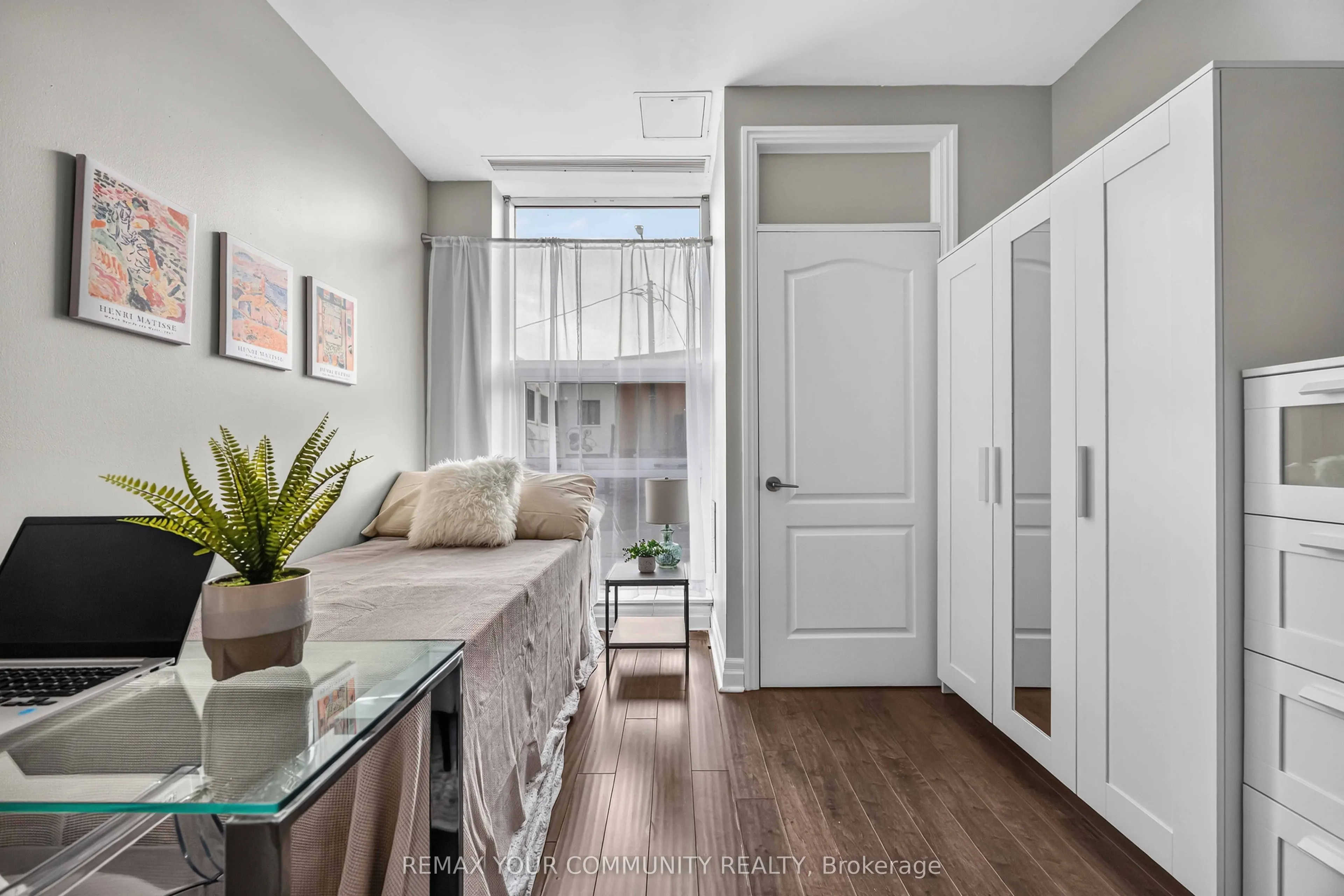 44 Bond Street W #101